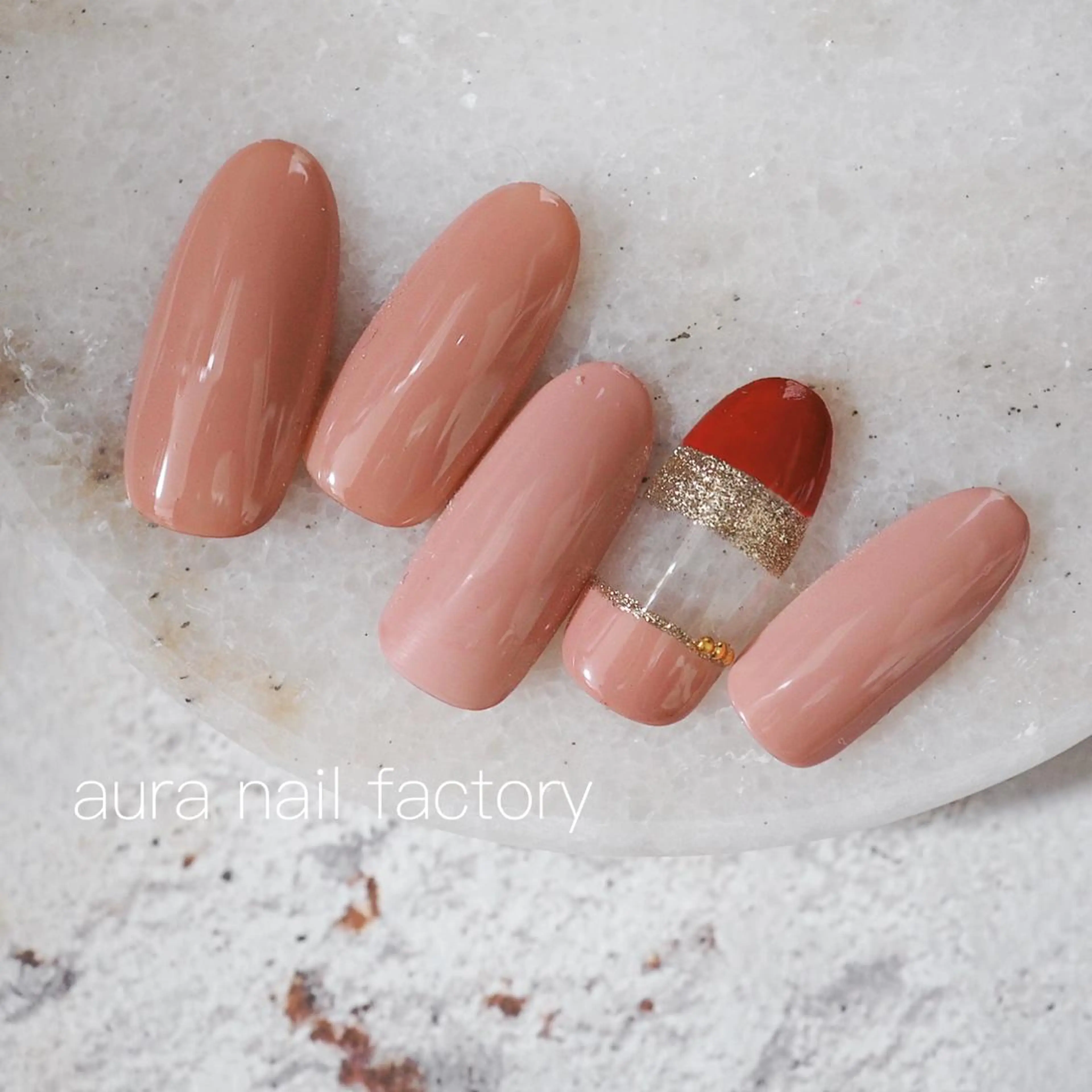 ショート カラー ネイル ピンクカラー オフィスネイル ピンク 赤色 シンプルネイル 赤羽 aura 深爪を断らない✨のネイルデザイン