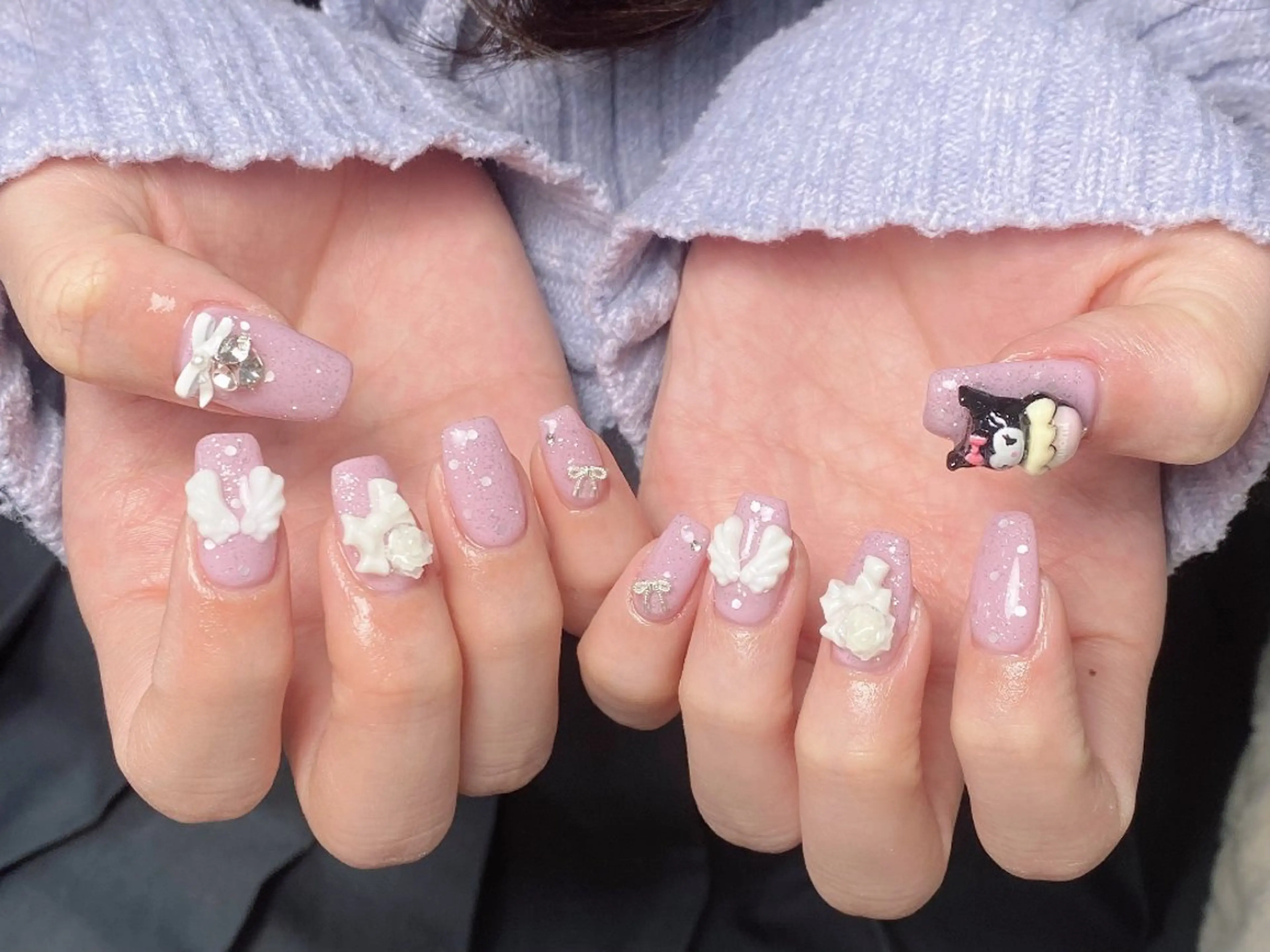 ネイル チークネイル フレンチネイル ジェルネイル ガーリー キラキラネイル ハンドネイル UM Nail Salonのネイルデザイン