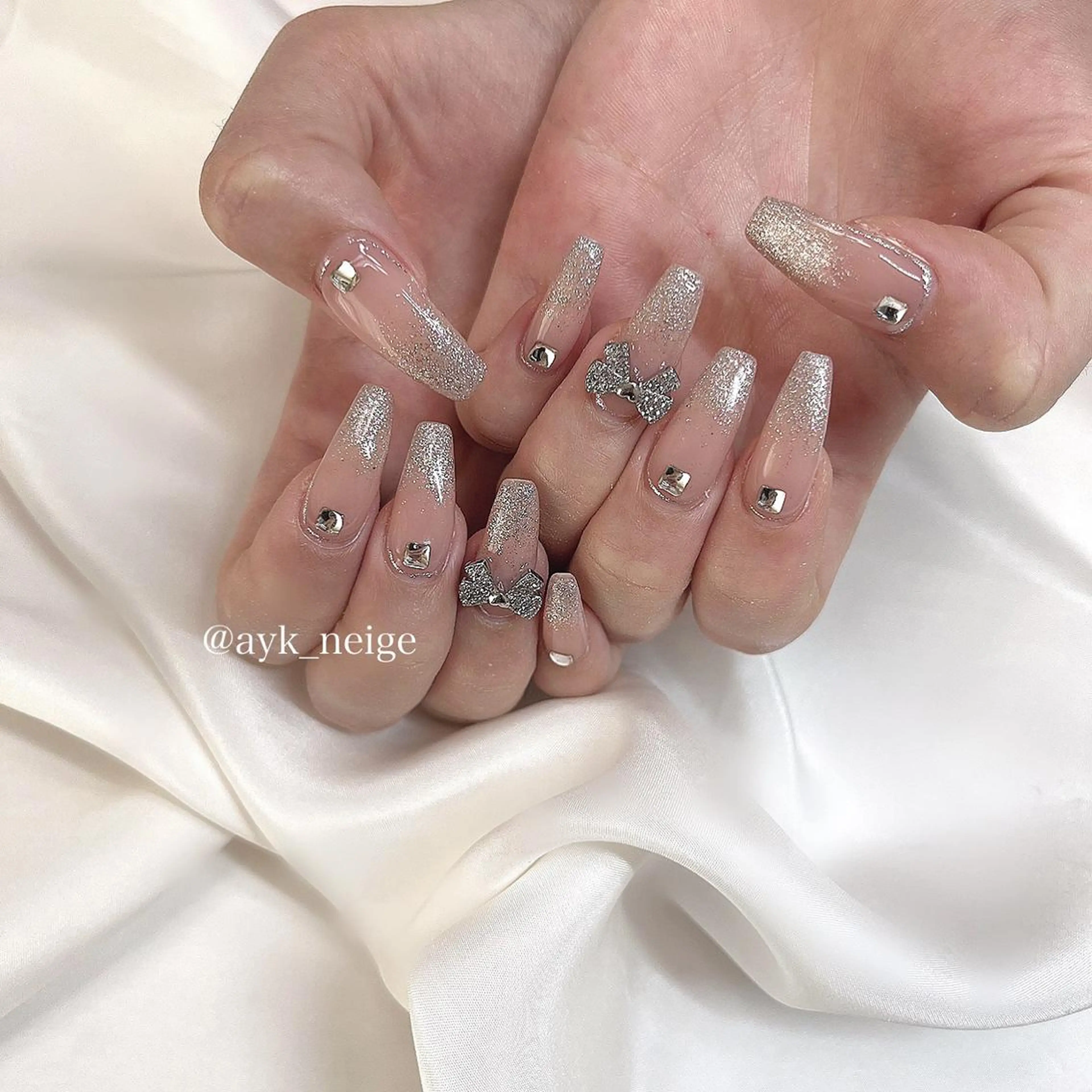 ネイル フットネイル グラデーション キラキラネイル 韓国ネイル マグネットネイル n'eige nail所属・大谷 綾香のネイルデザイン