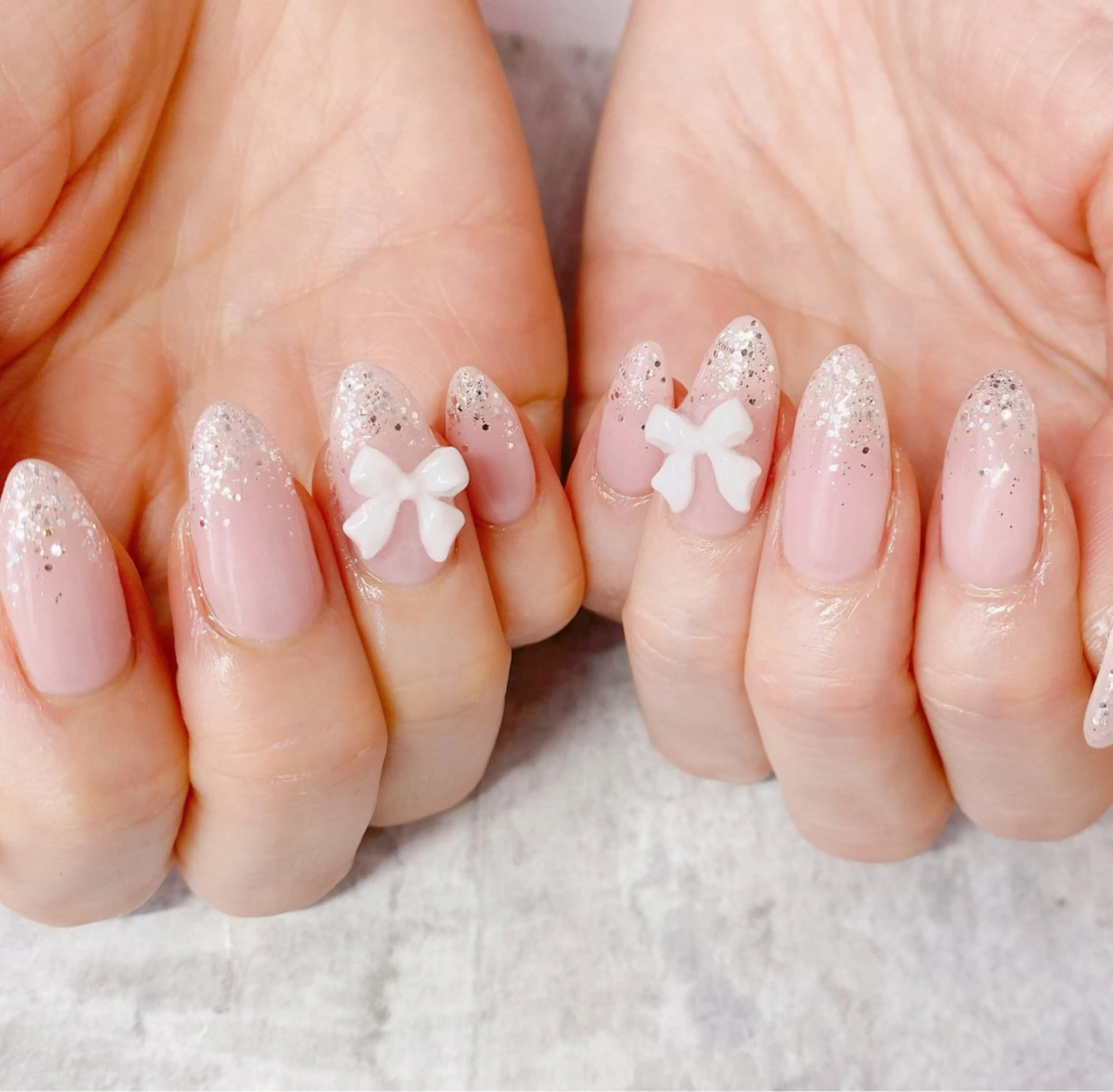 ネイル グラデーション ラメ(グリッター) ピンク リボン Aoi💅🏻 表参道のネイルデザイン