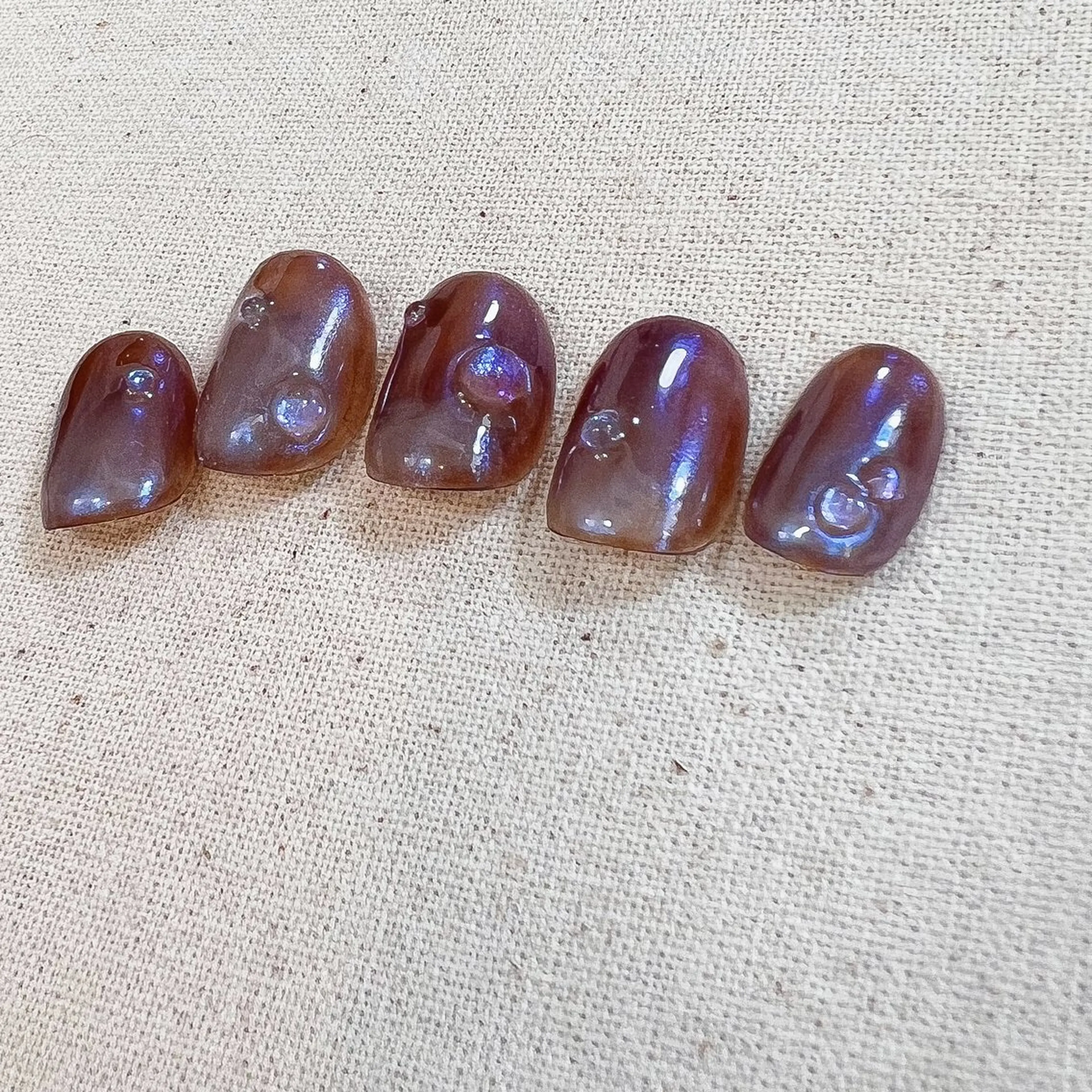 ネイル オーロラネイル ブルー ブラウン ニュアンスネイル ハンドネイル pointillé .ayaのネイルデザイン