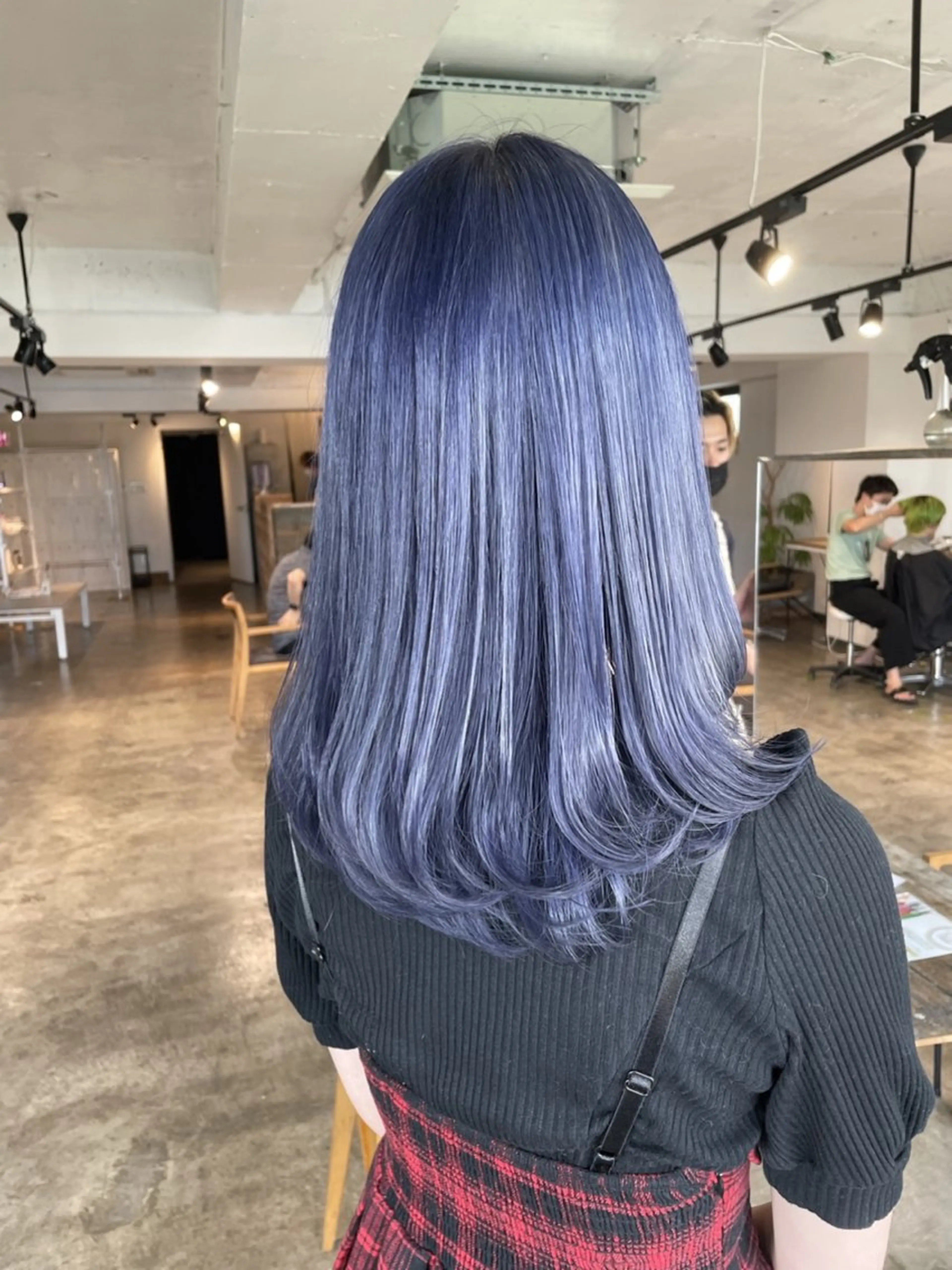 ミディアム カラー ブルーカラー ブルーパープル パープルカラー ヘアカラー トリートメント ハイトーン/レイヤー /ケアブリーチ石川治のヘアスタイル
