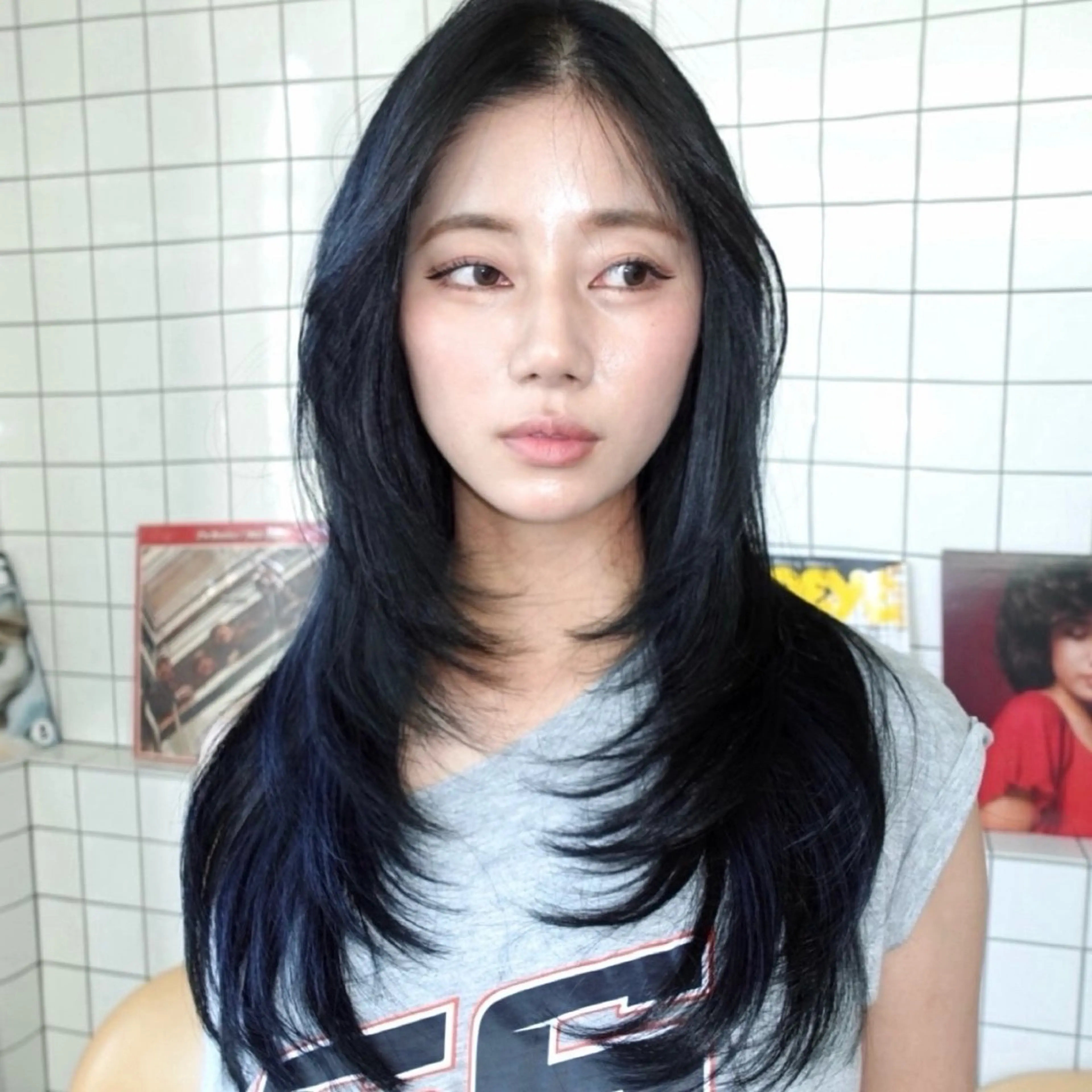 セミロング カラー 黒髪 ブルーカラー ブルーブラック ハッシュカット レイヤーカット カット ヘアカラー トリートメント momo もものヘアスタイル