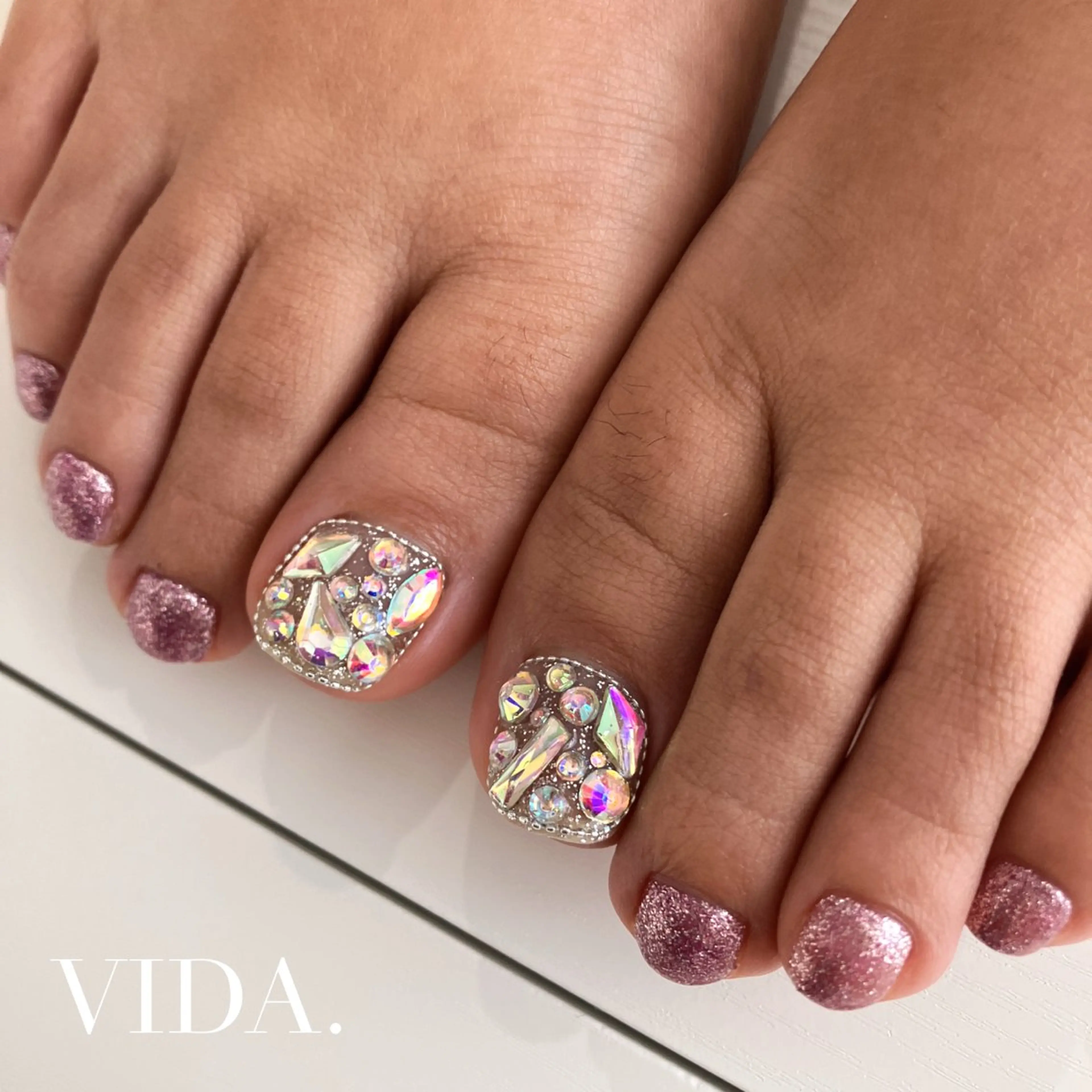 ネイル ラメ(グリッター) ピンク 夏ネイル フットネイル private salon VIDAのネイルデザイン