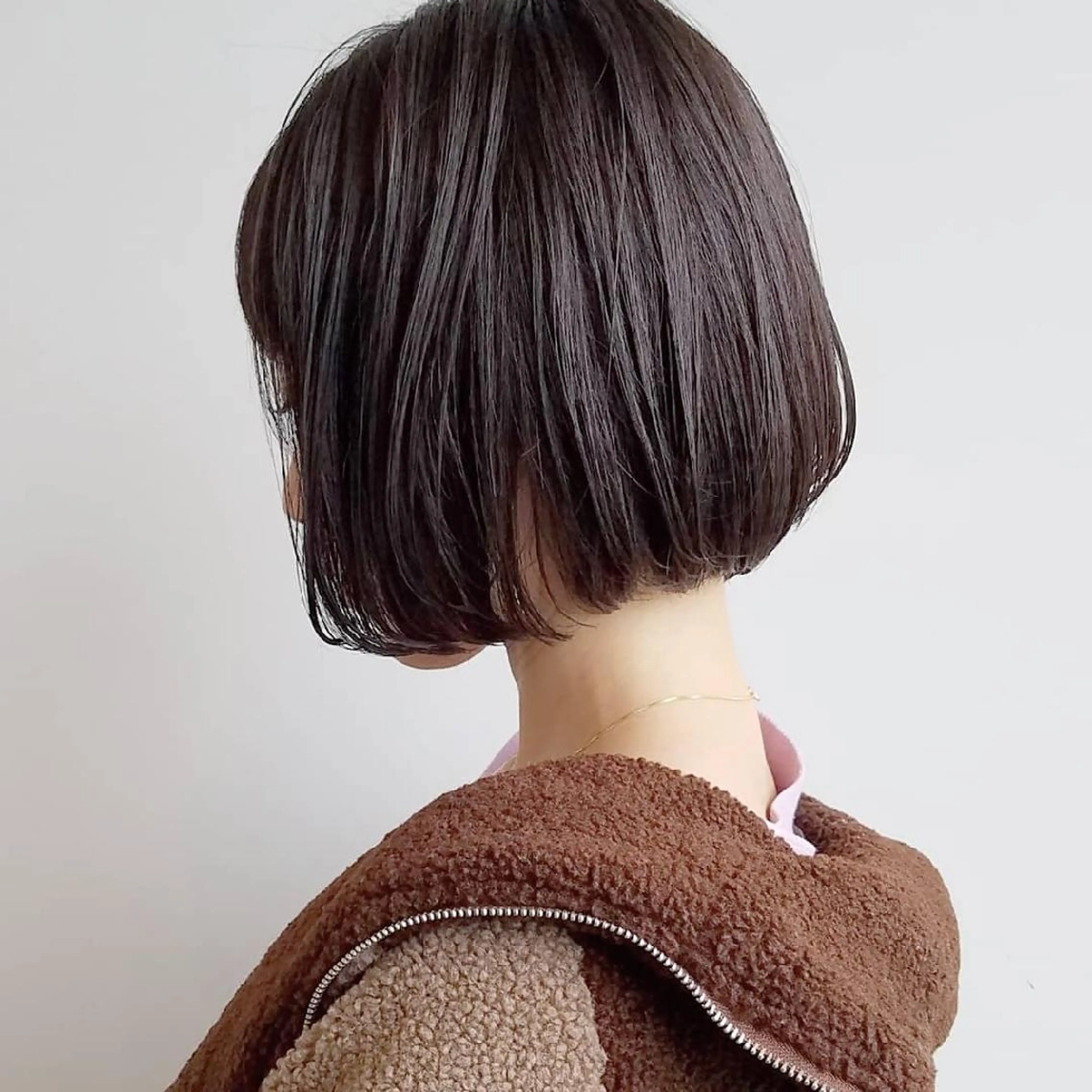 ショート カラー ボブ iplus まつげ、眉毛、耳つぼのマツエク・マツパデザイン