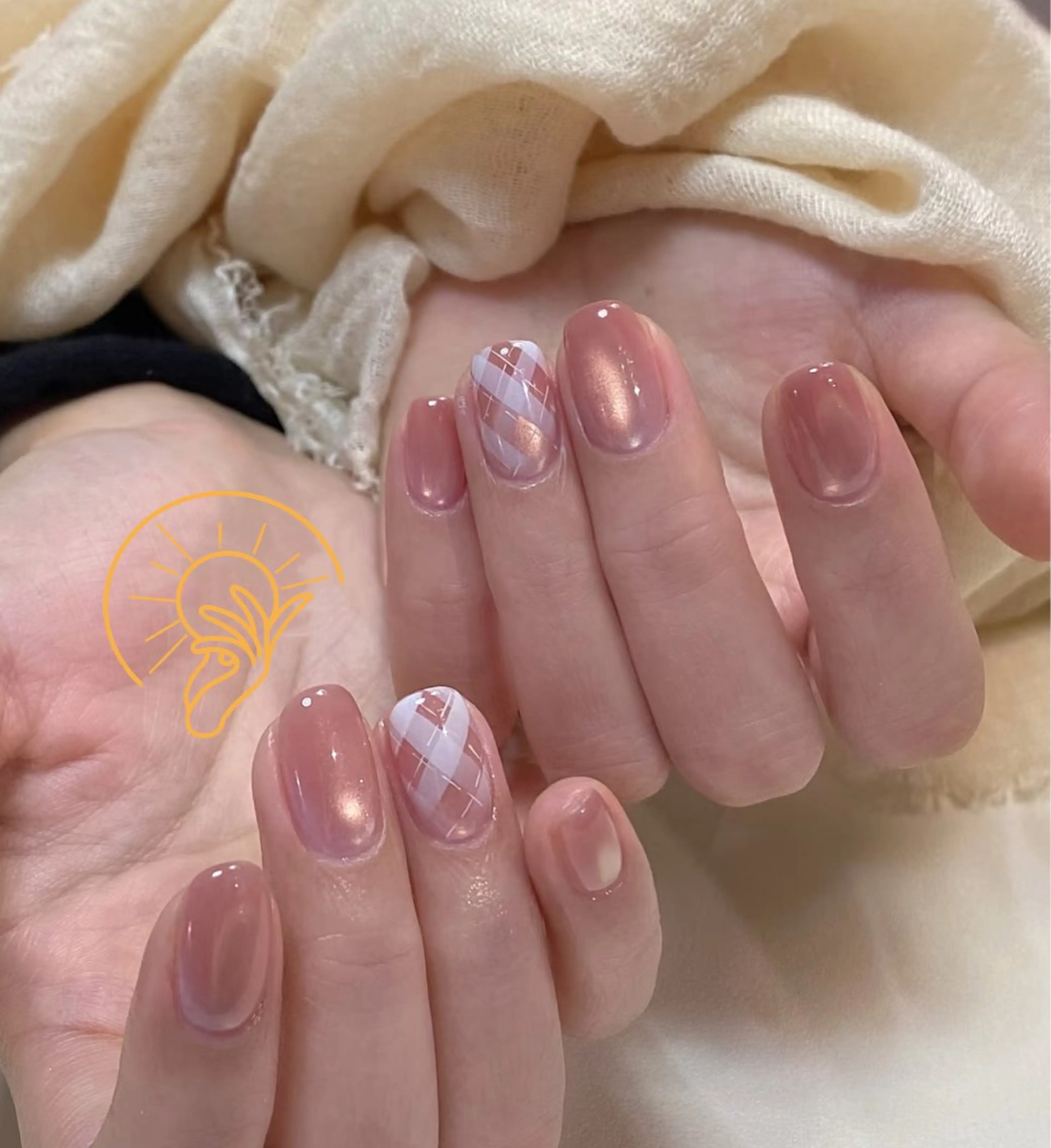 ネイル チークネイル 長さ出し フラワーネイル フレンチネイル ガーリー ハンドネイル ハンドケア Sun Nail 池袋のエステ・リラクイメージ