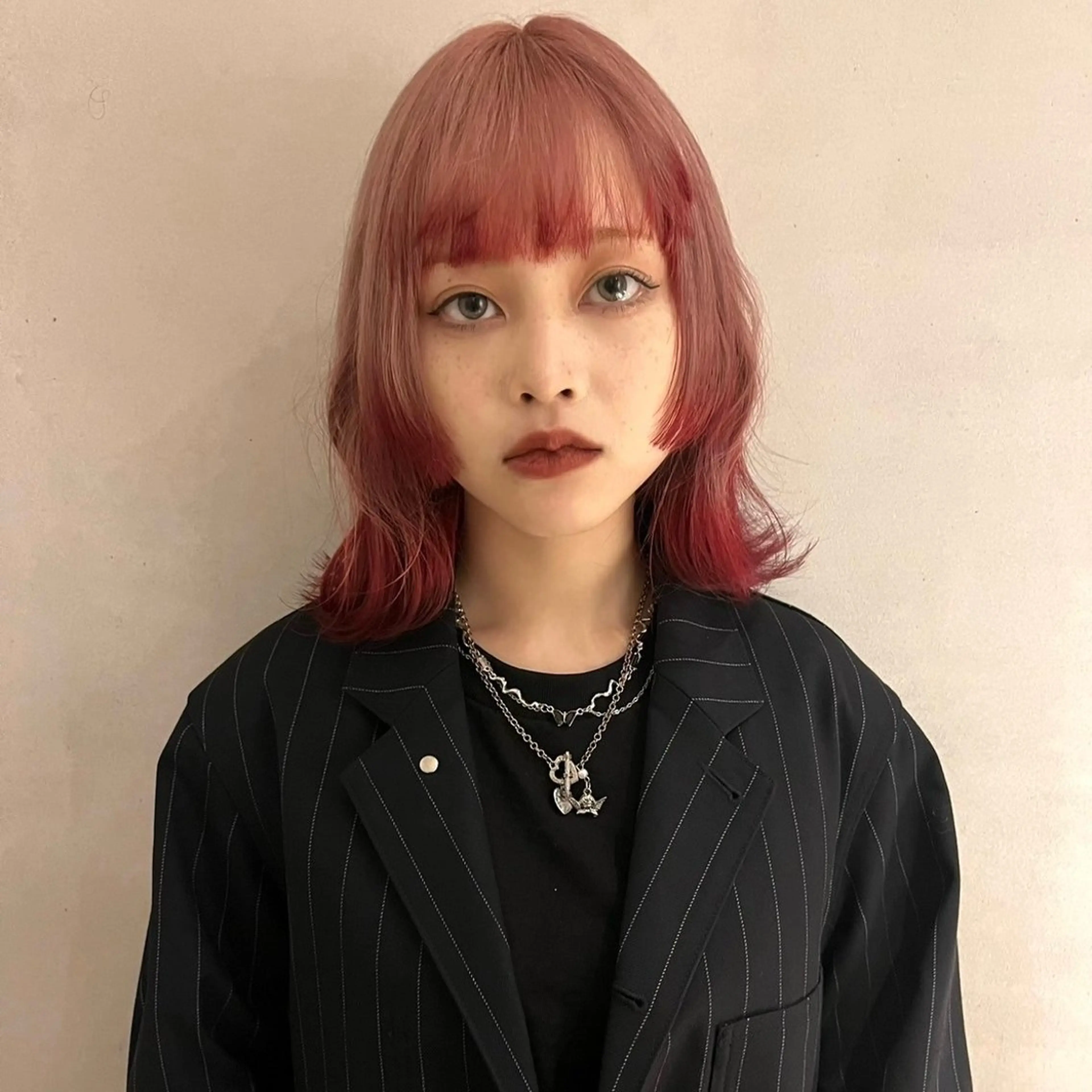 ショート カラー ヘアアレンジ 縮毛矯正履歴からの ブリーチ /mamiのヘアスタイル