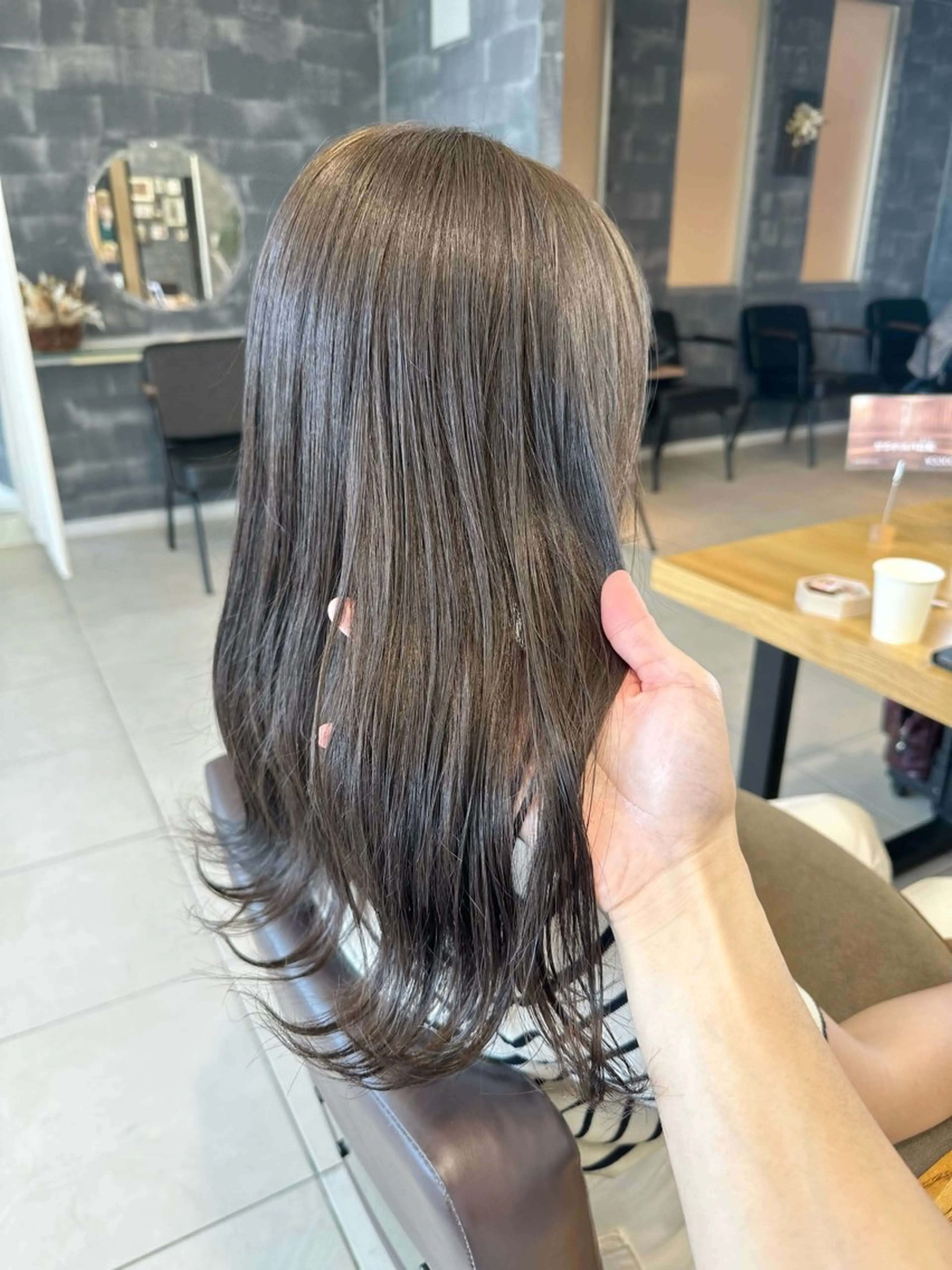 ロング カラー ブリーチ ダブルカラー グレージュ ブリーチなしカラー オリーブグレージュ SHUN/ブリーチ/ カラー/臼井/佐倉のヘアスタイル
