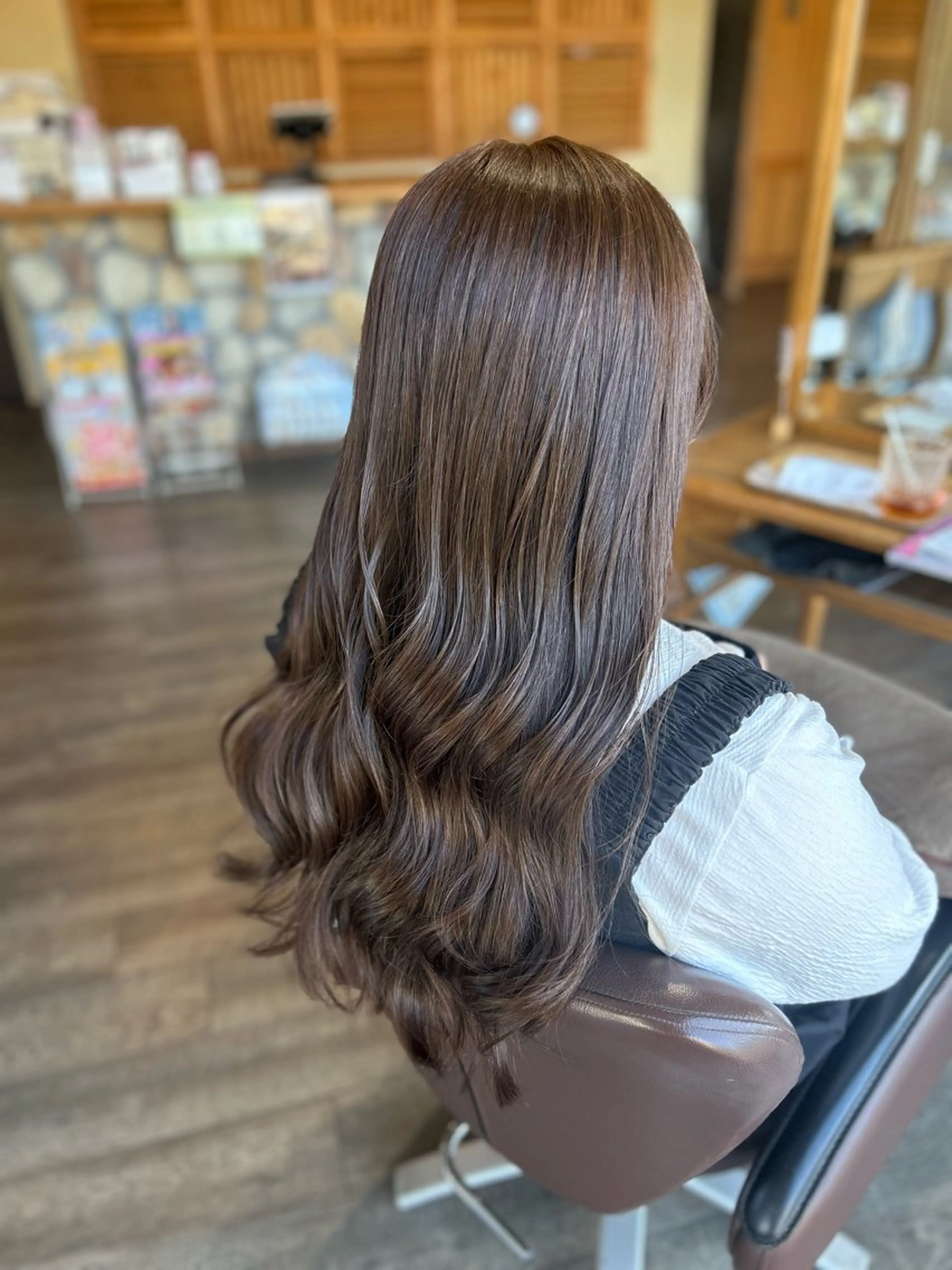 ロング カラー ブリーチ ダブルカラー ブリーチなしカラー カット ヘアカラー トリートメント 井上 花音のヘアスタイル