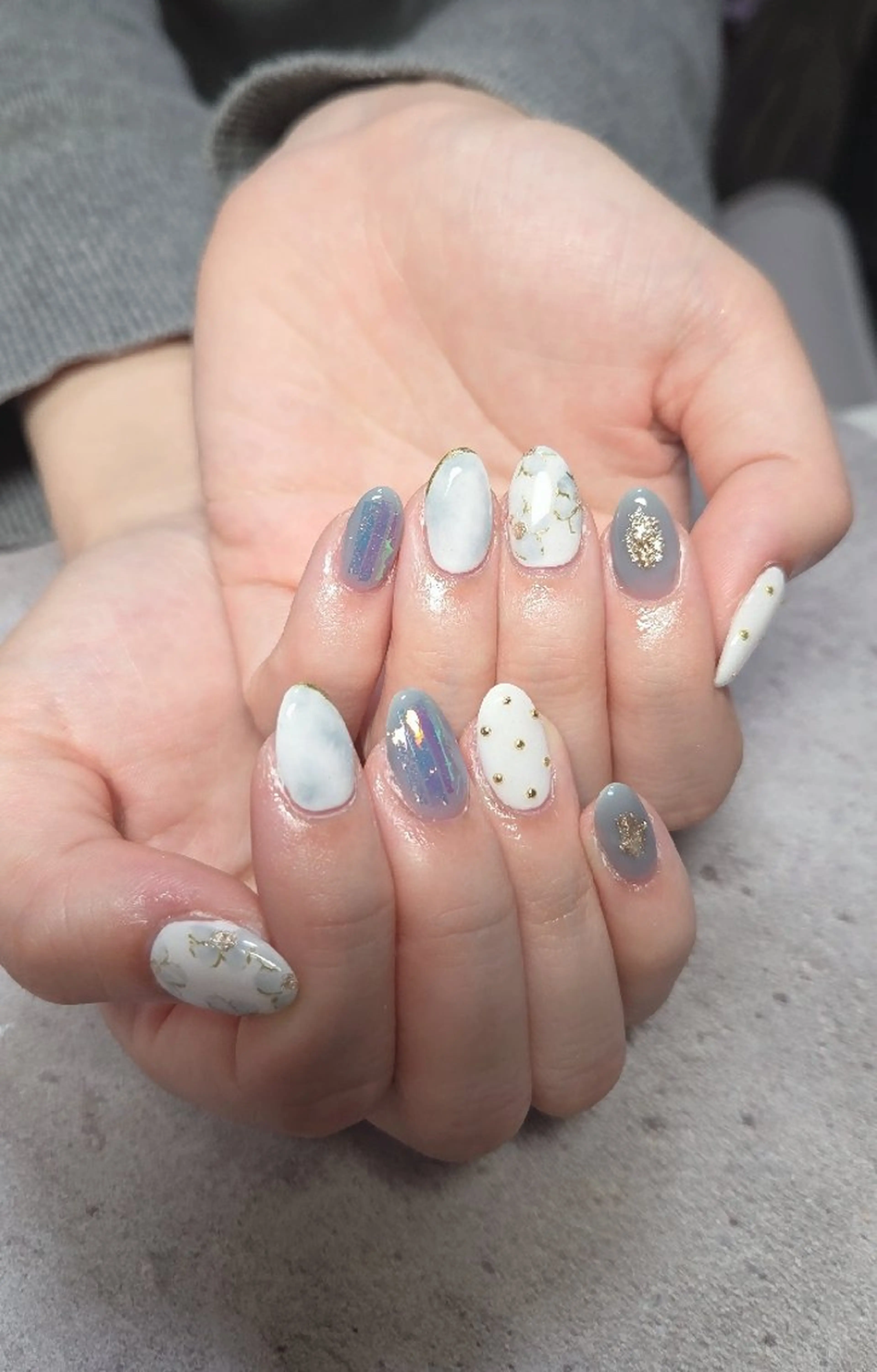 ネイル ドット フラワーネイル 氷ネイル・うるうるネイル オフィスネイル 赤色 ハンドネイル flure de neige yukiのネイルデザイン