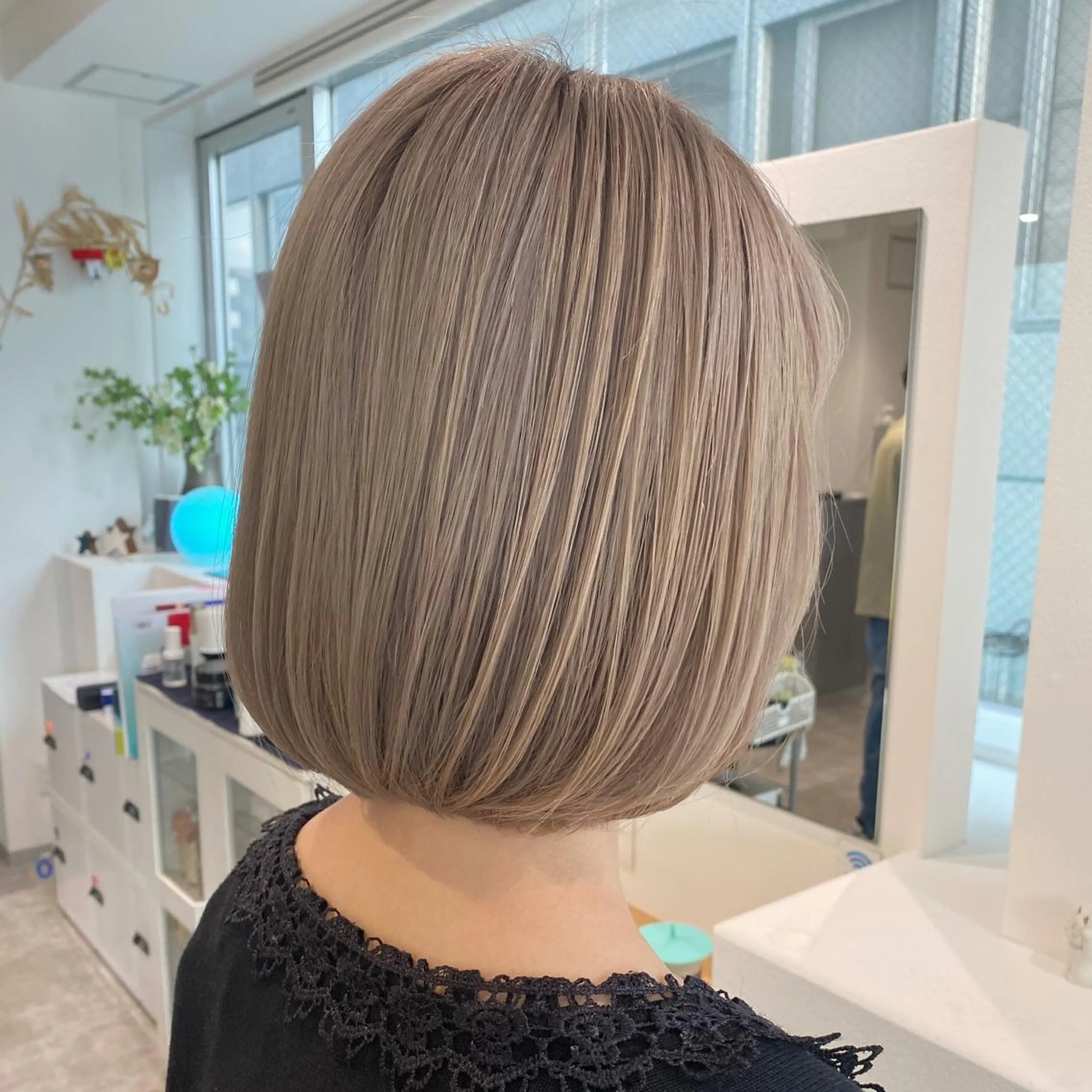 ショート カラー ベージュカラー ハイトーンカラー ハイトーンベージュ カット ヘアカラー トリートメント JILBLAN京都 ショート/ハイライトのヘアスタイル
