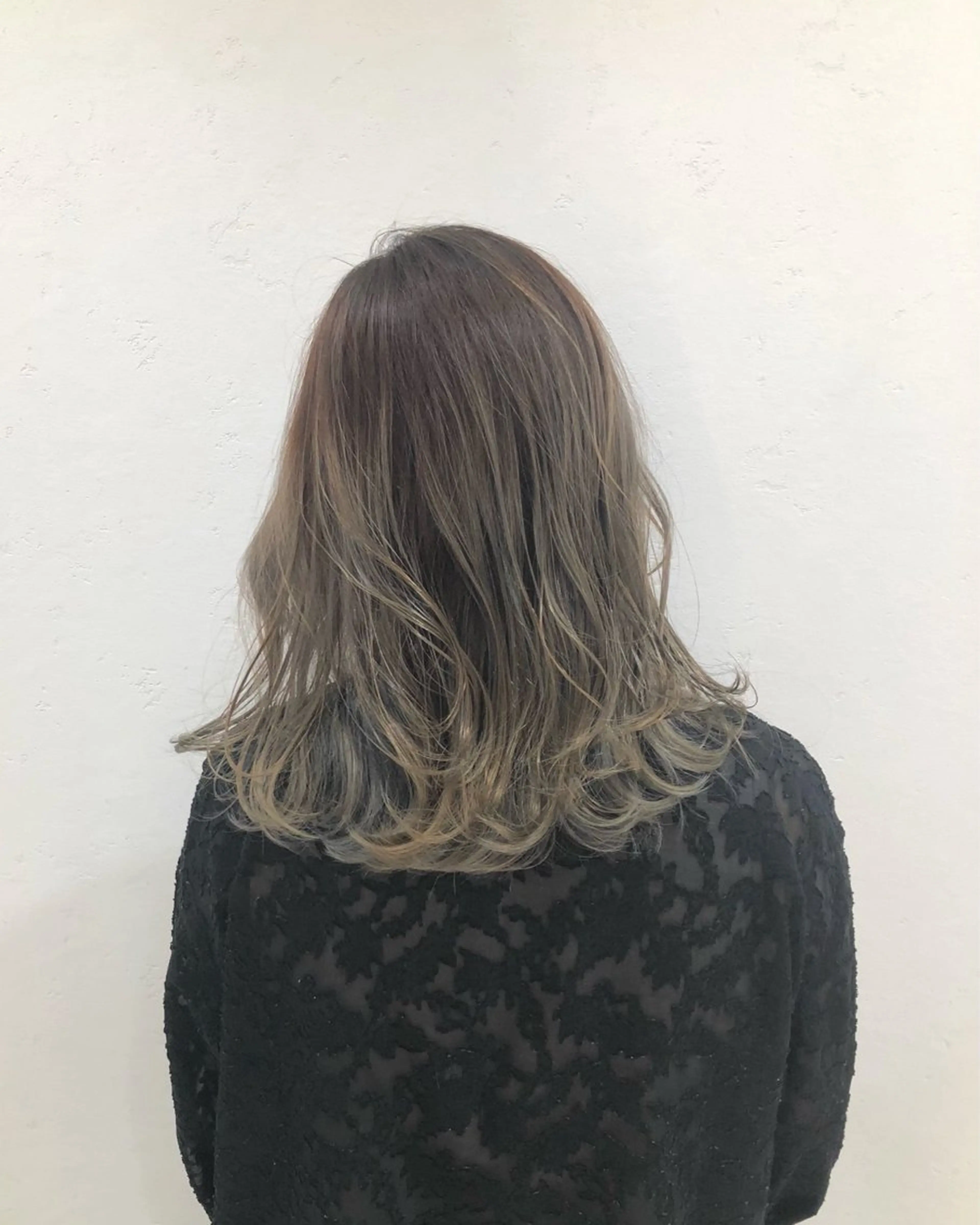 ミディアム カラー バレイヤージュ グレージュ レイヤーカット カット ヘアカラー トリートメント ニュアンスカラー🫧 加納のヘアスタイル