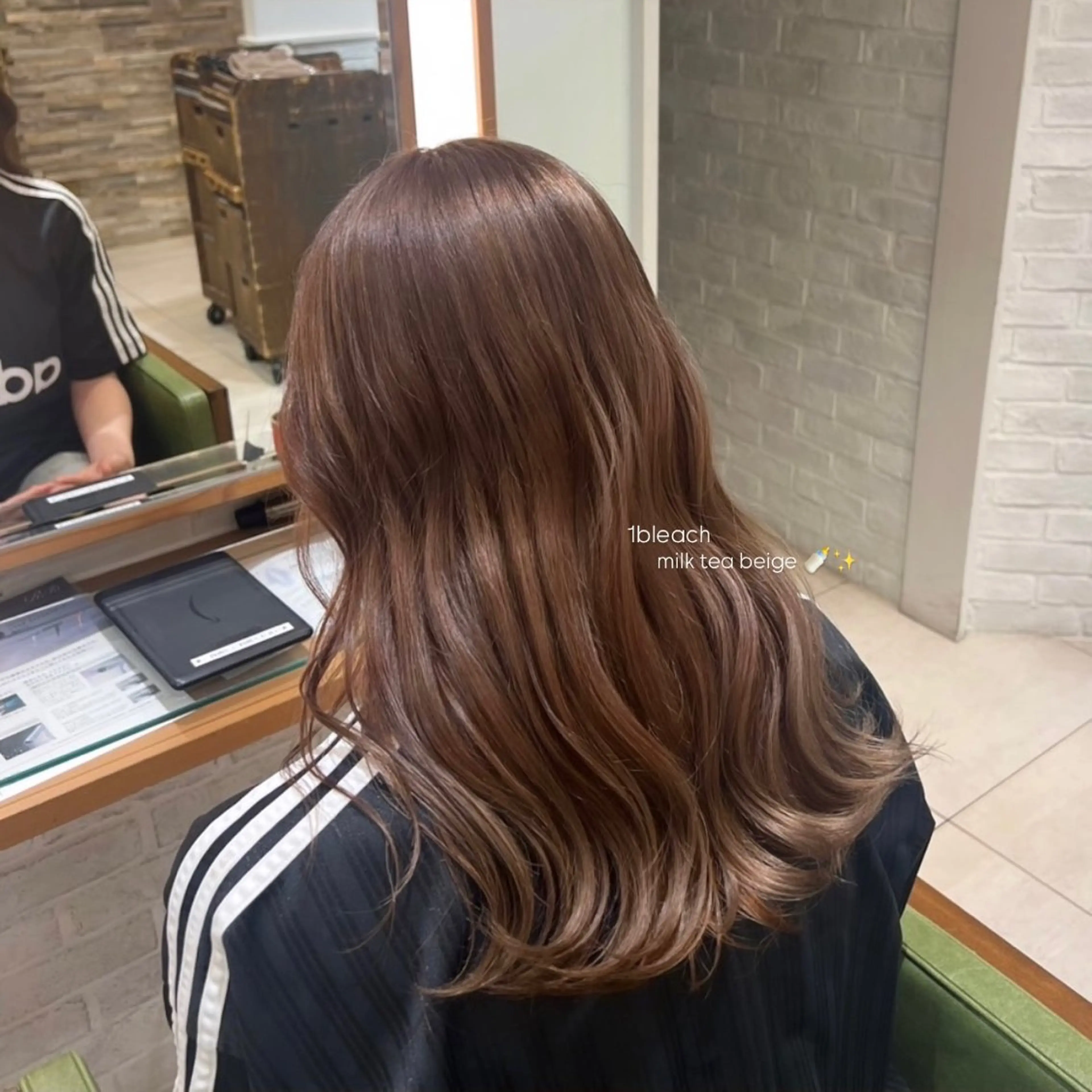 セミロング カラー ヘアカラー 黒須 美海のヘアスタイル