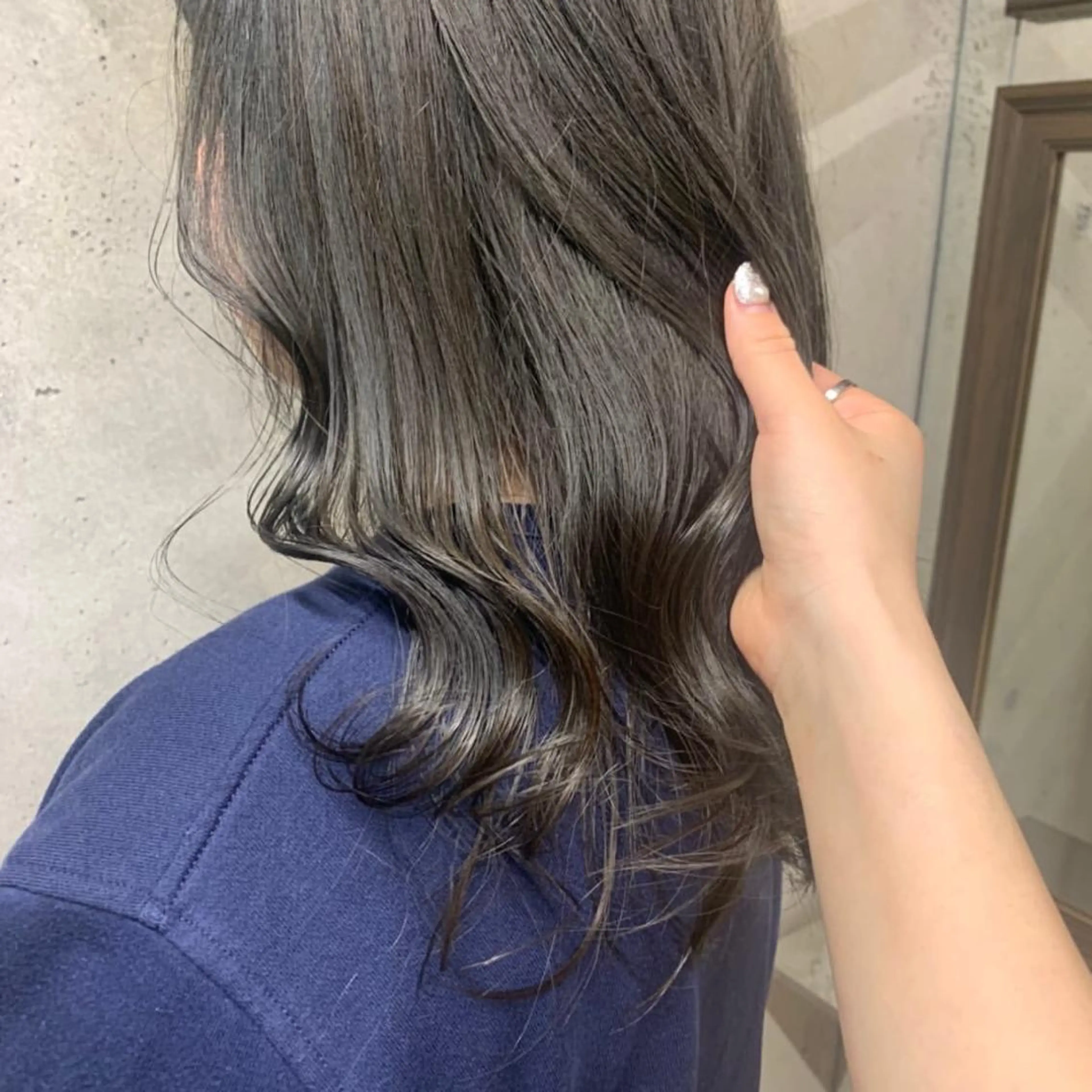 ロング カラー ハイライトカラー オリーブカラー ハイライト wakana 【ブリーチカラー】のヘアスタイル