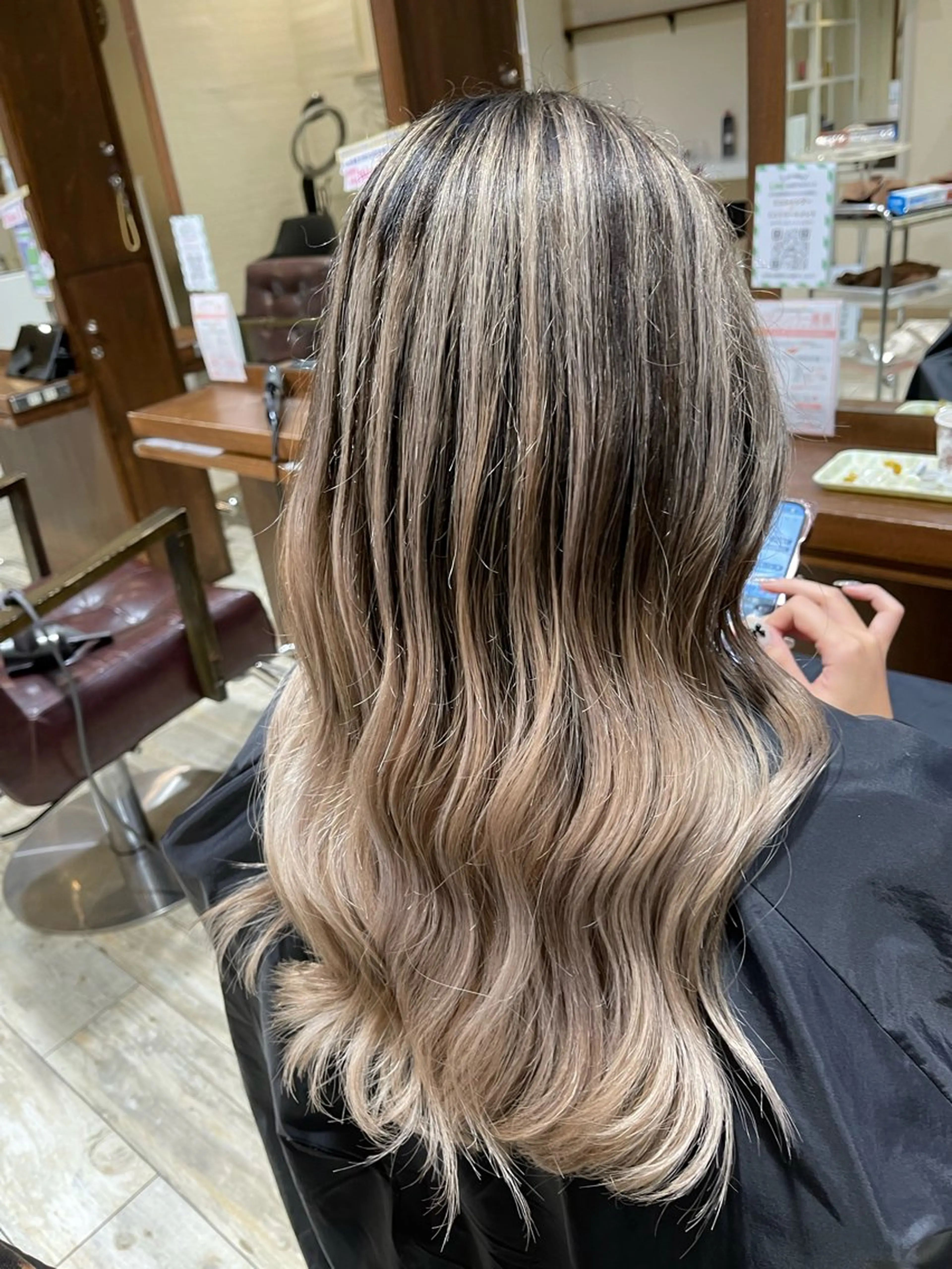 セミロング カラー カット ヘアカラー トリートメント 海外レイヤー/ レイヤーカット/和田のヘアスタイル