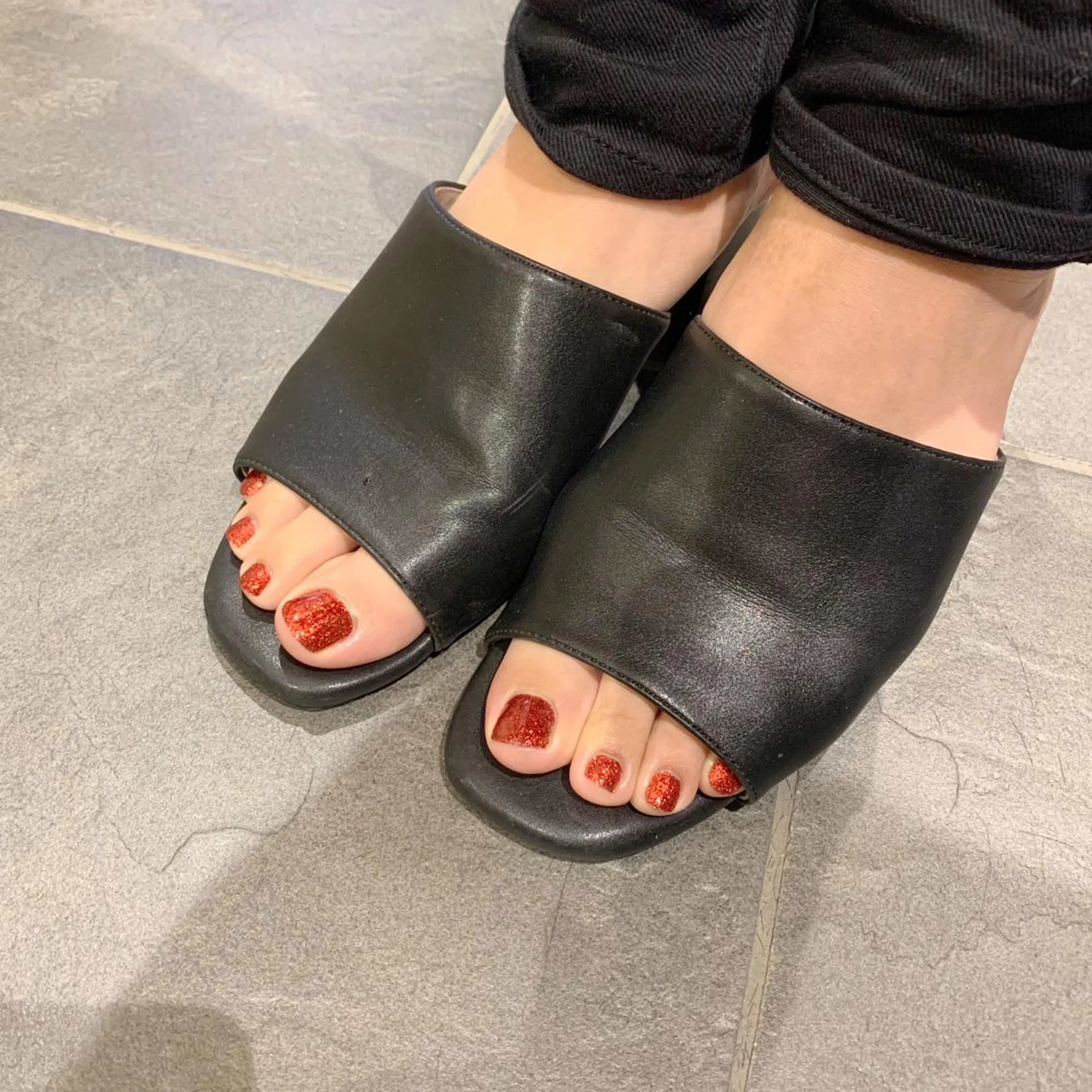 ネイル フットネイル ジェルネイル ラメ(グリッター) ワンカラーネイル パラジェル フットネイル 鈴木 里奈のネイルデザイン