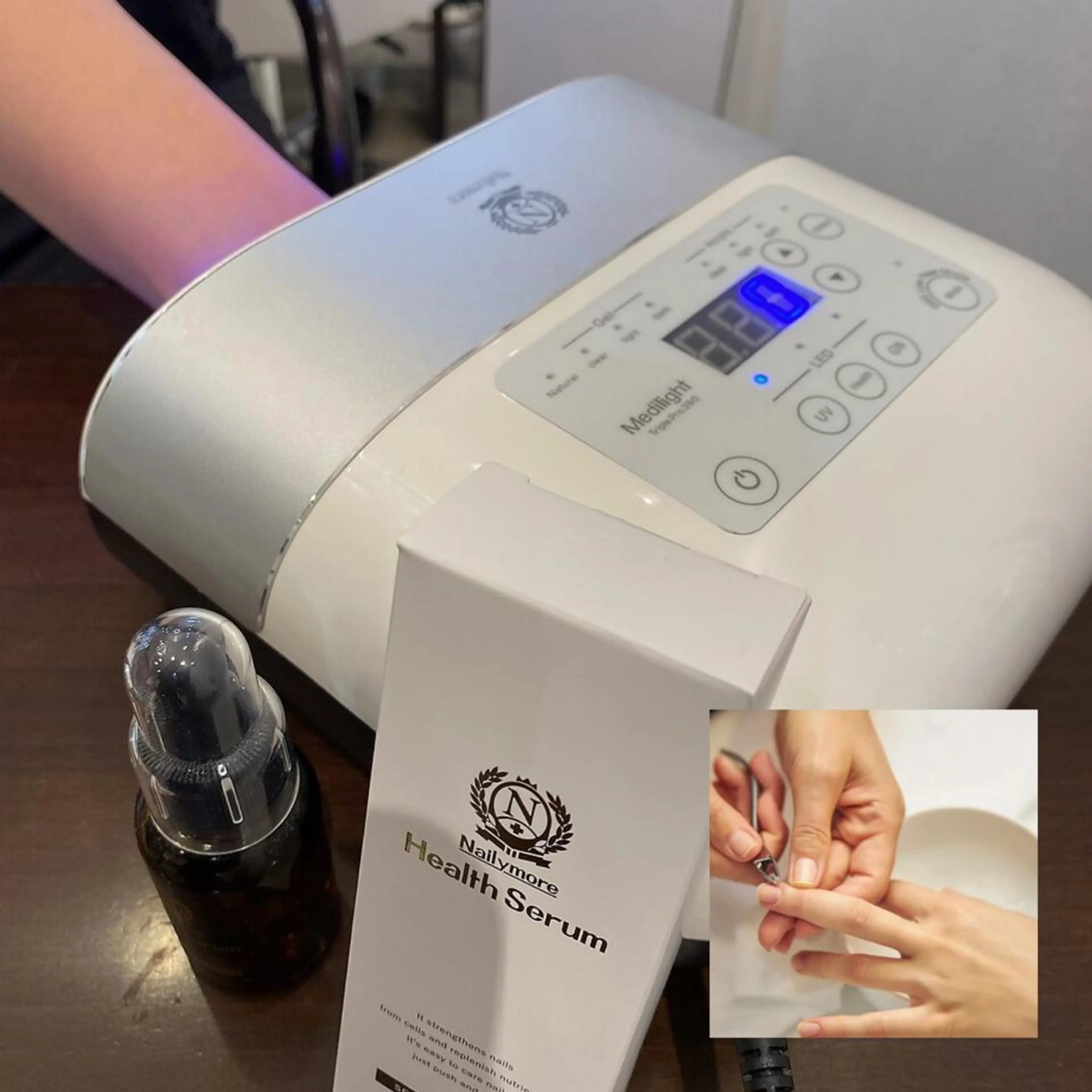 《ハンド》🖐️ジェルオフ➕丁寧ケア＆究極の美爪育ケア✨【ヘルスセラムLED照射トリートメントケア】の写真