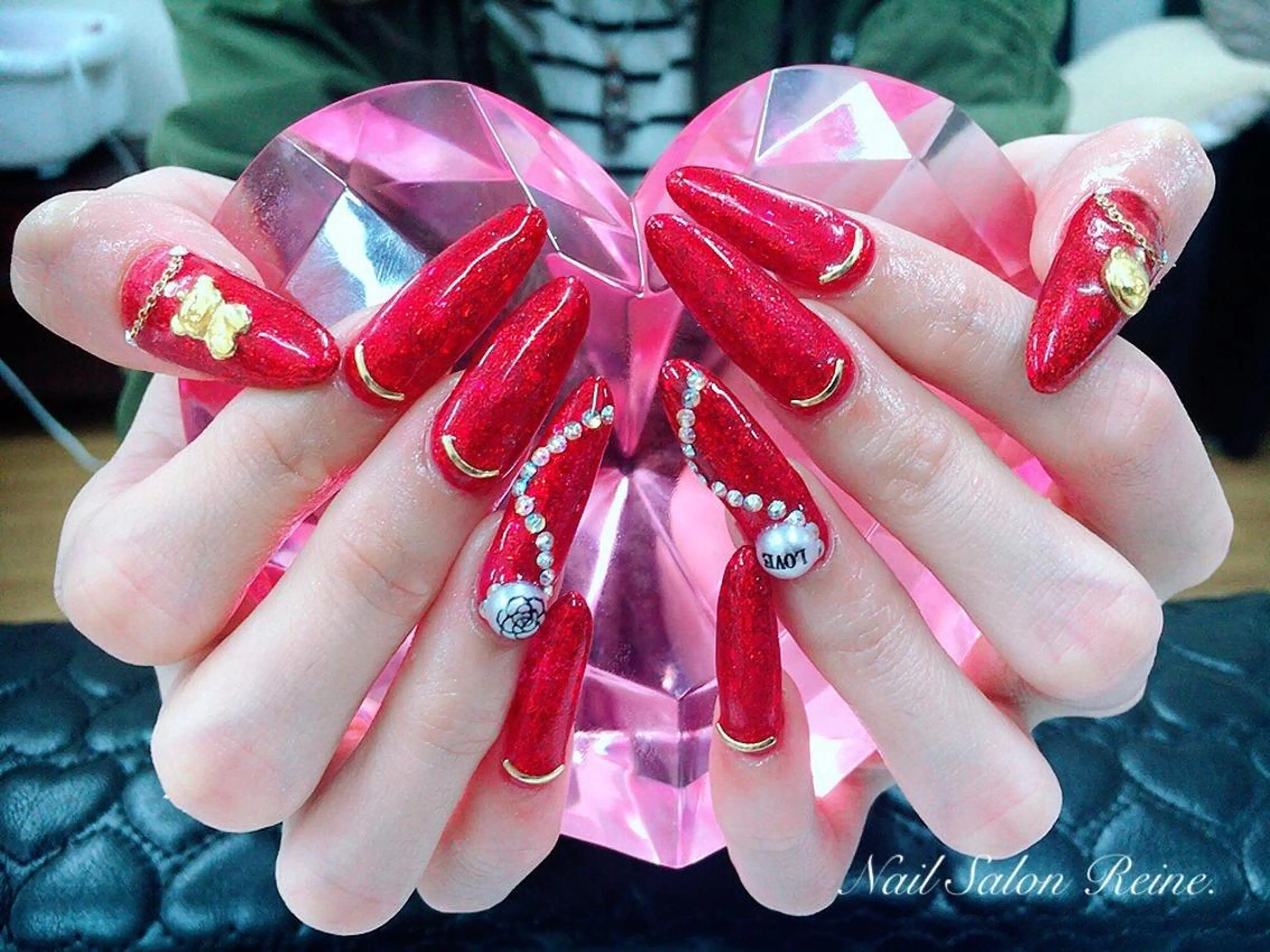 ネイル ゴージャス Nailsalon Reine所属・玉栄 伶奈のネイルデザイン