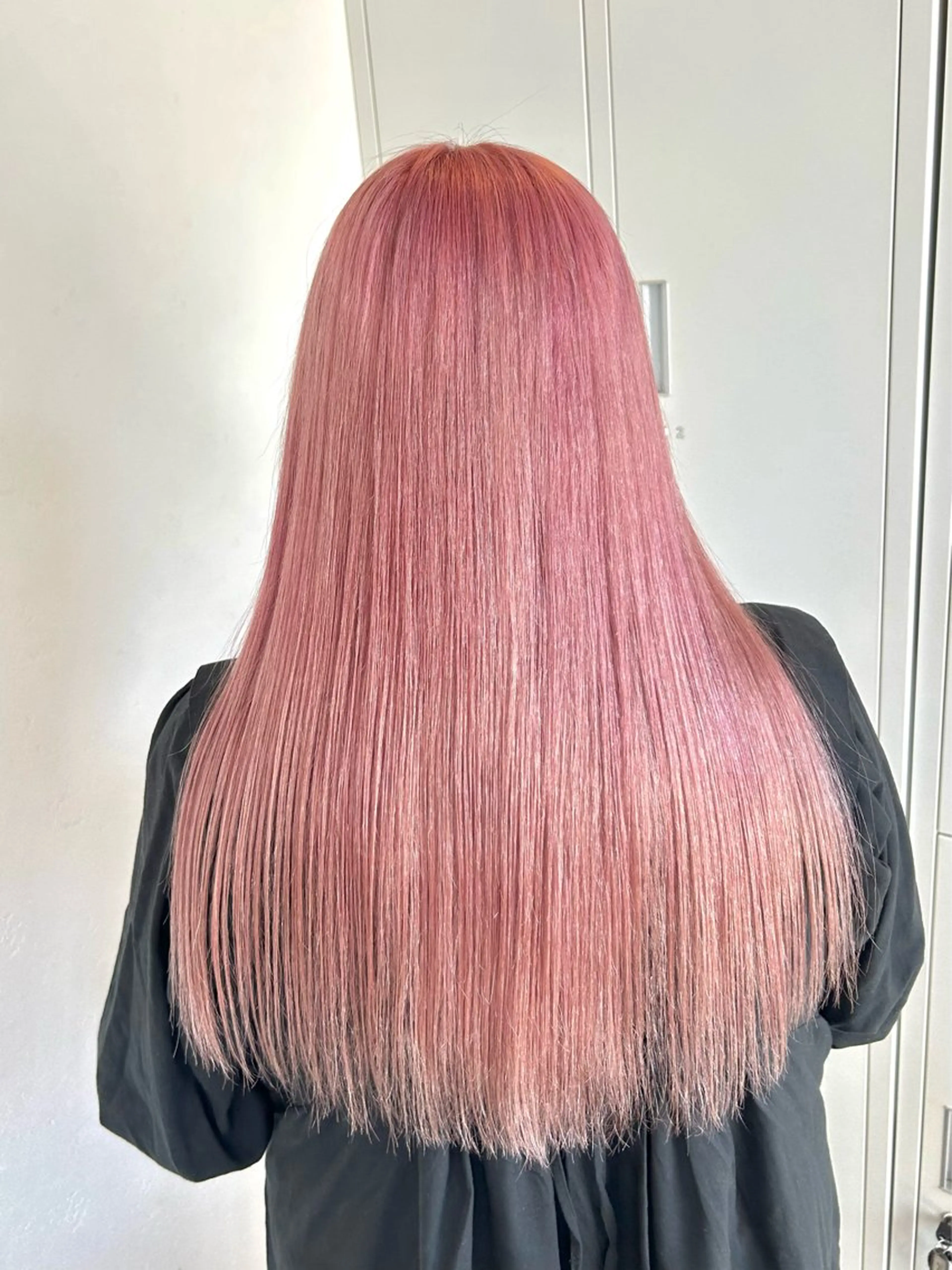 セミロング カラー ピンクカラー カット ヘアカラー トリートメント 艶カラー/レイヤー/ ハイトーン/まなみのヘアスタイル