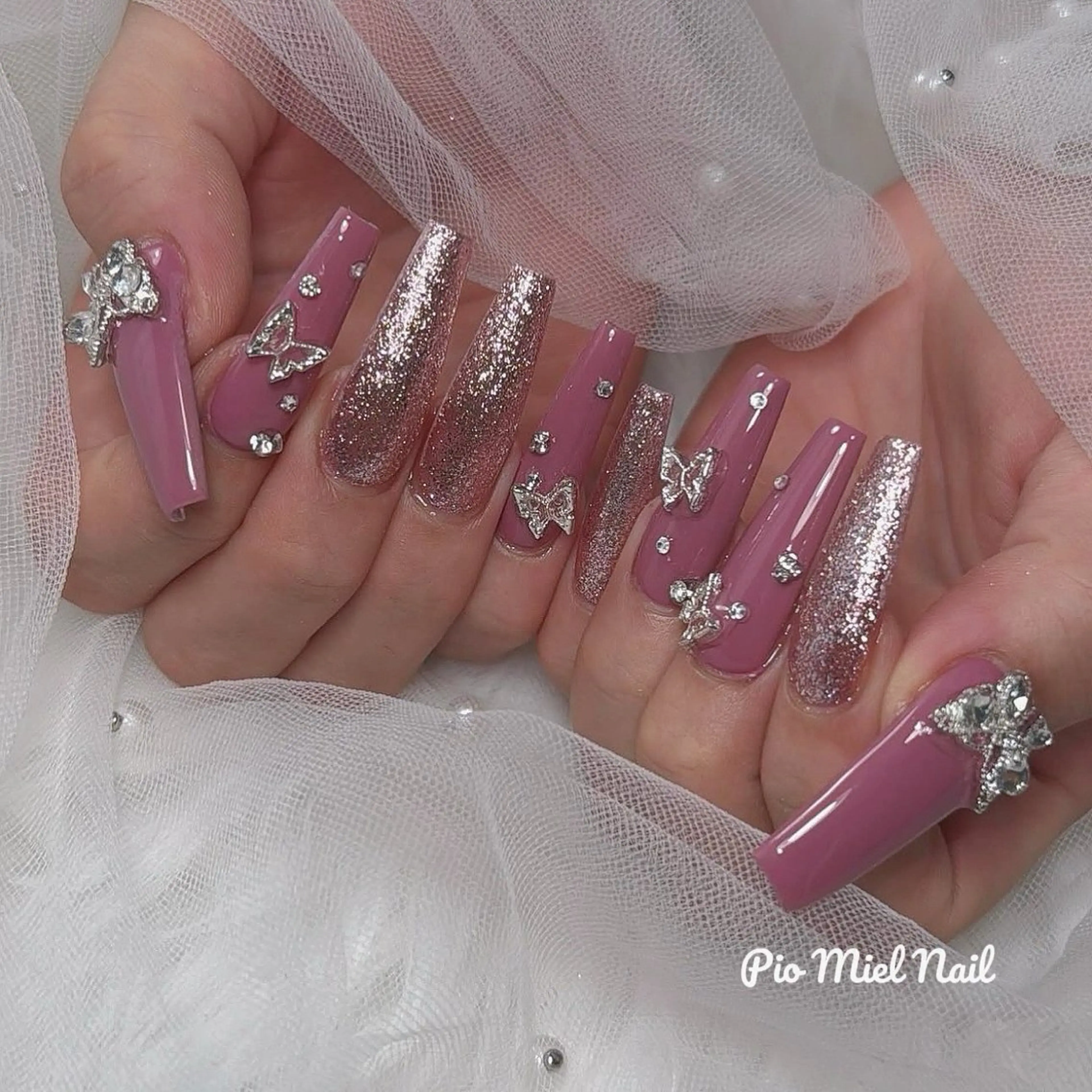 ネイル ゴージャス ラメ(グリッター) ロングネイル ピンク リボン ハンドネイル momo 長さだしのネイルデザイン