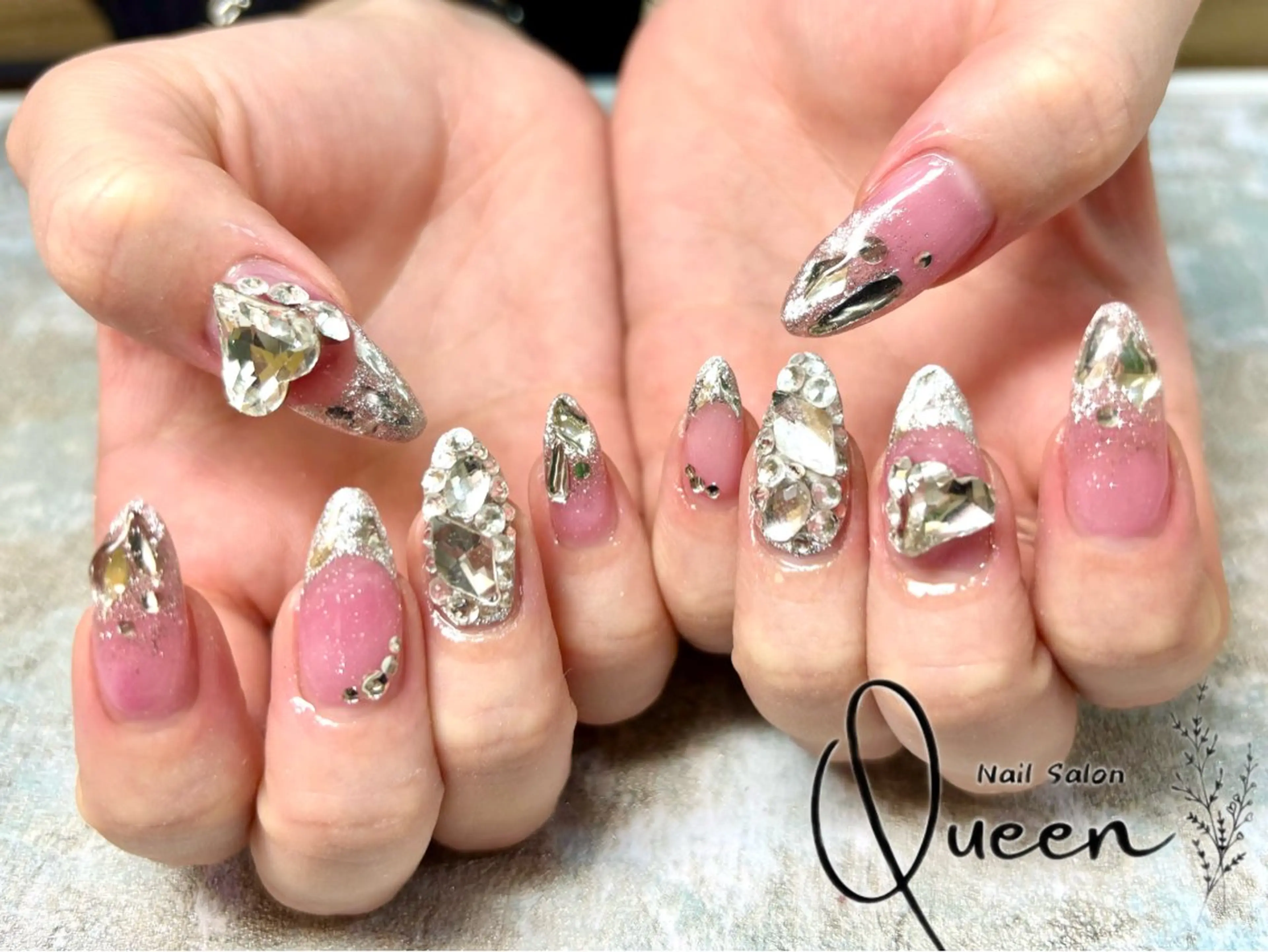 ネイル Queennail 北堀江megumiのネイルデザイン