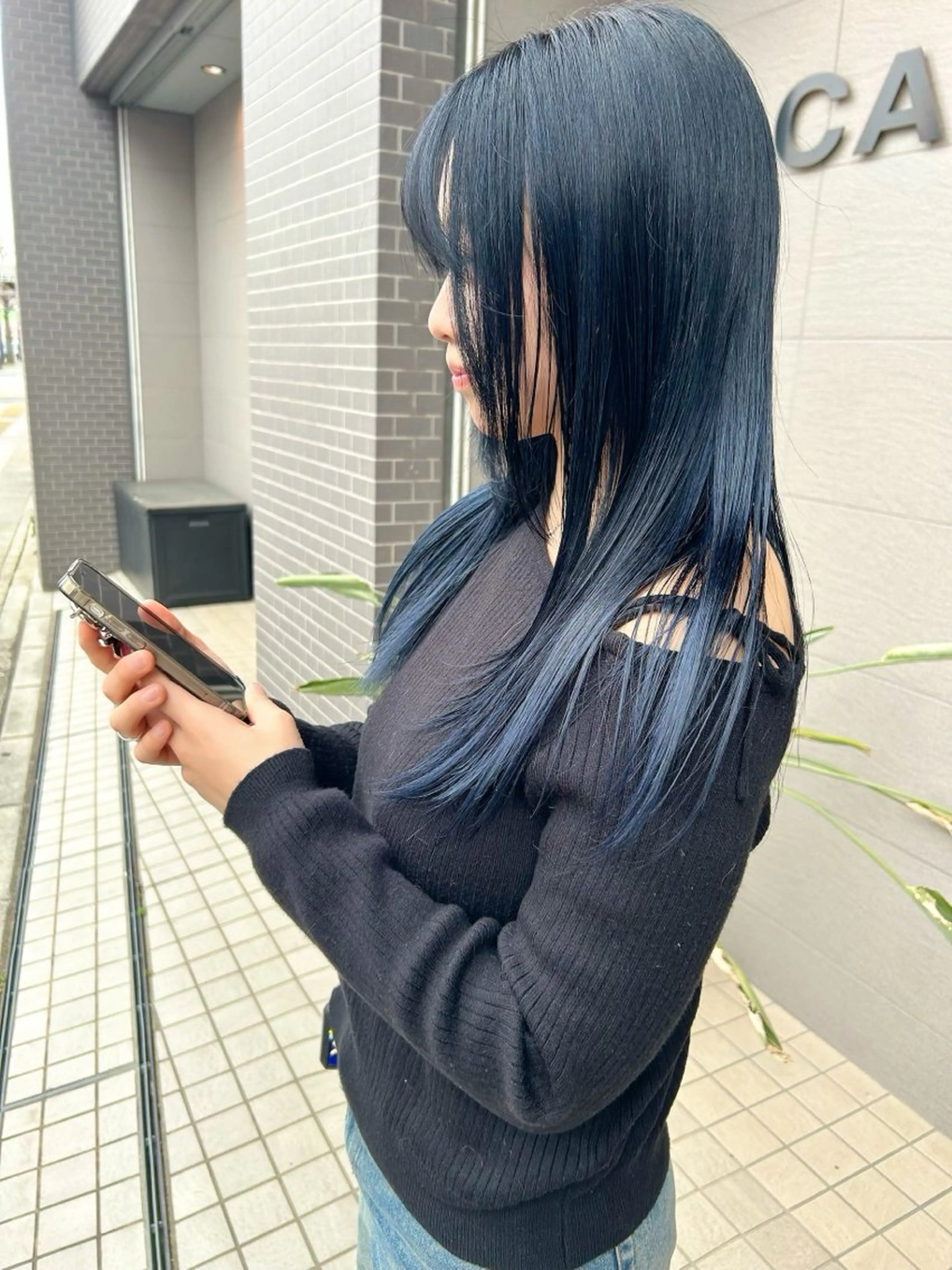 ロング カラー 黒髪 ブルーカラー ブルーブラック ヘアカラー ナカジマ ナナのヘアスタイル