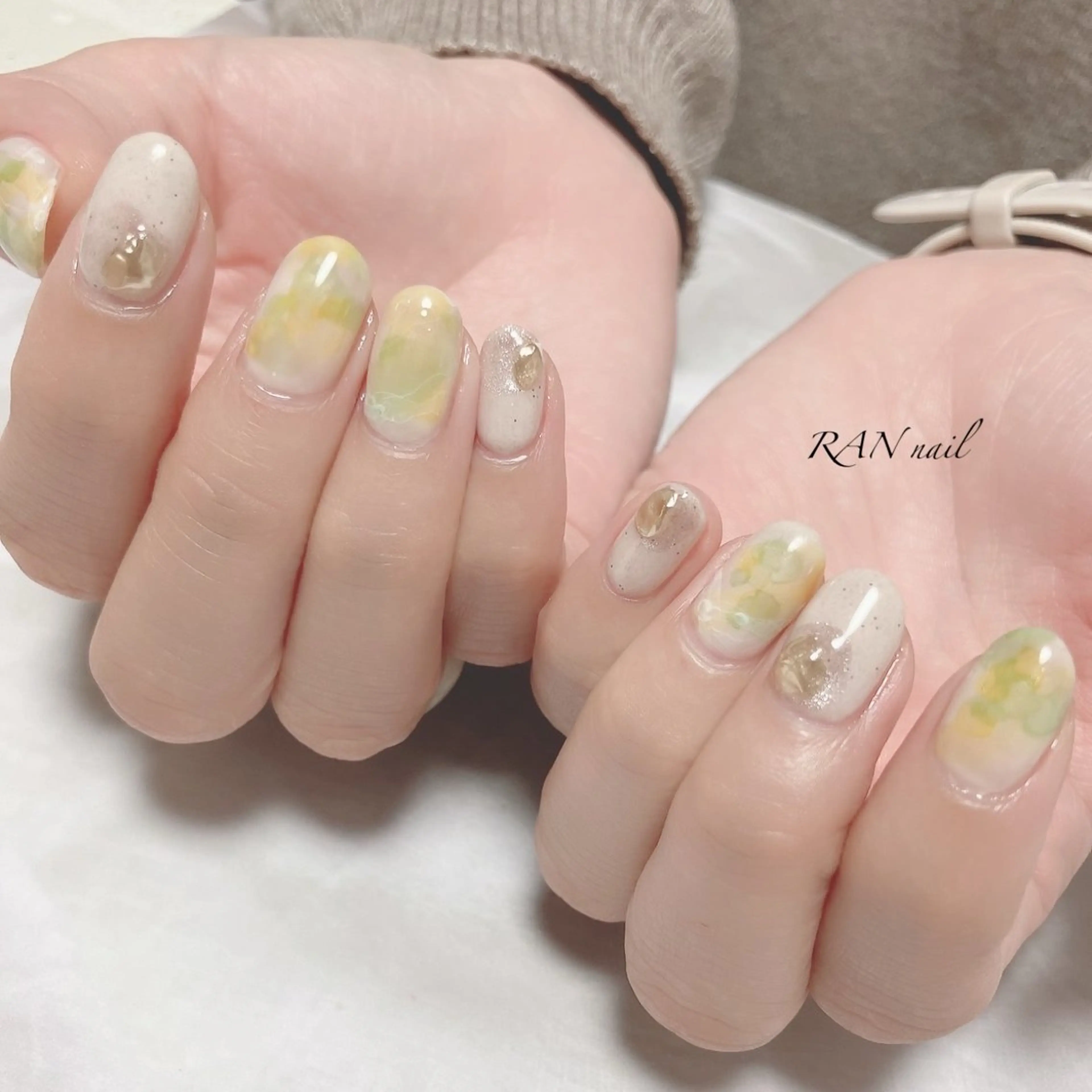 ネイル アートネイル ジェルネイル グリーン キラキラネイル ニュアンスネイル RAN nailのネイルデザイン
