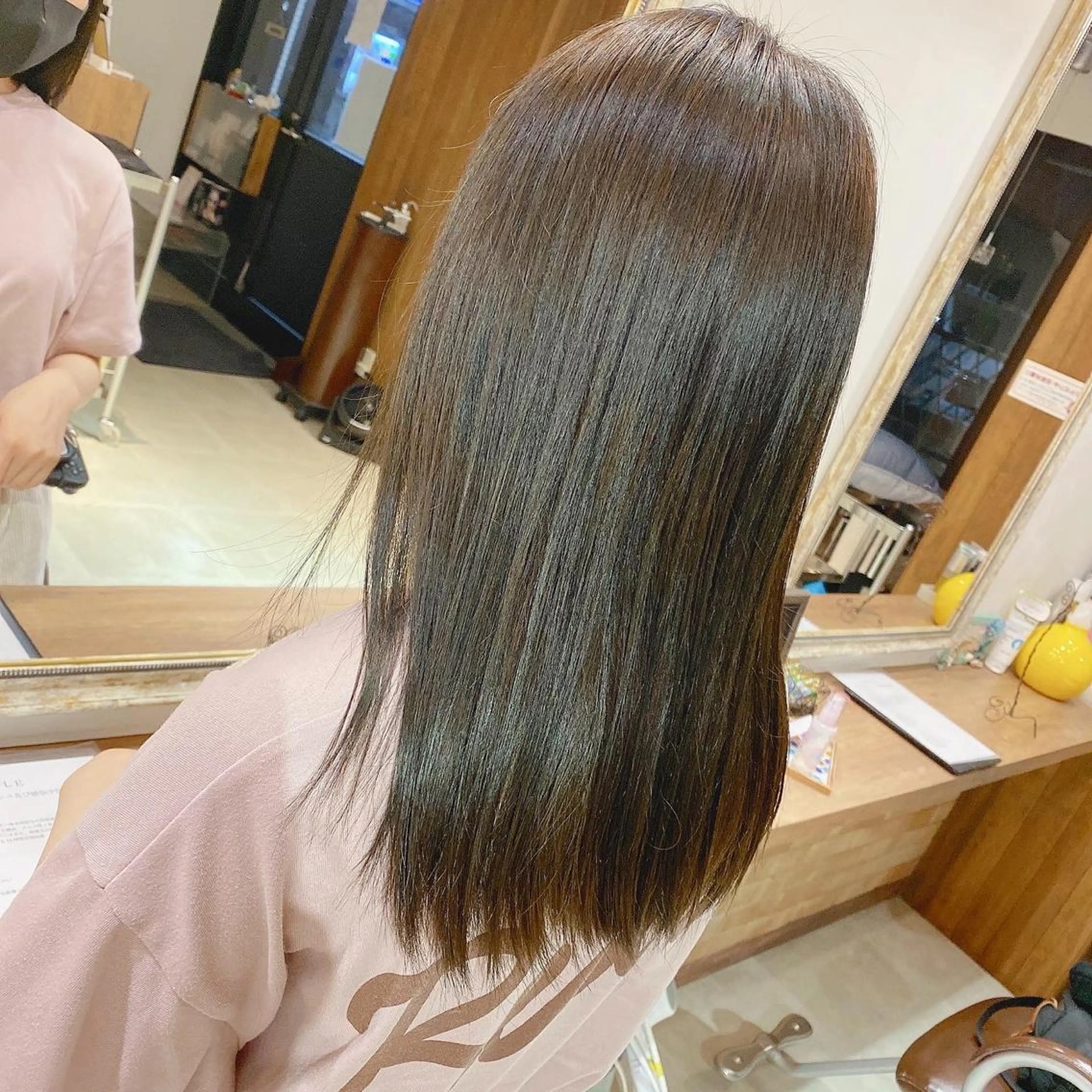 セミロング 髪質改善特化 安東駿介のヘアスタイル