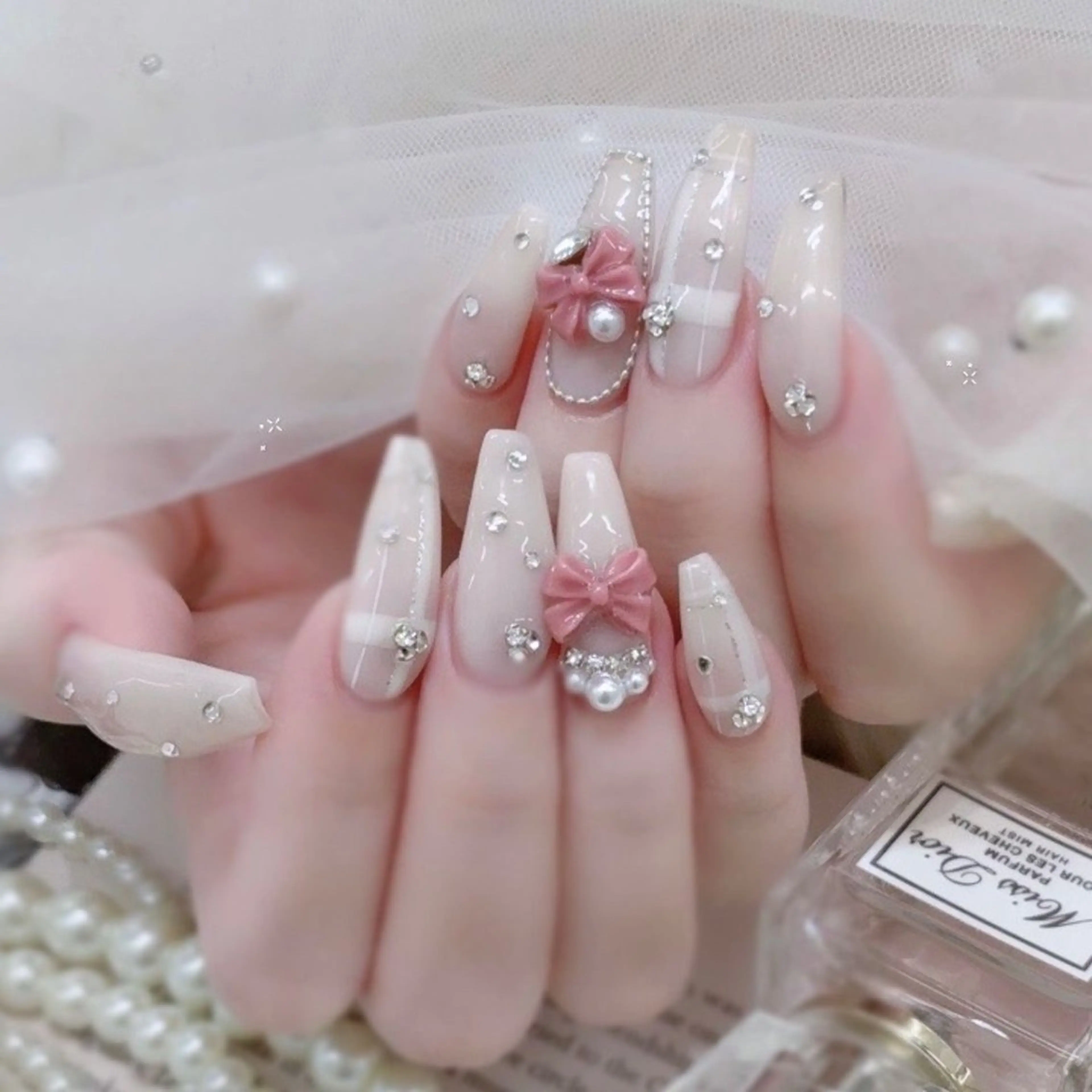 カラー グラデーションカラー ピンクカラー ハンドネイル AIN Nailのネイルデザイン