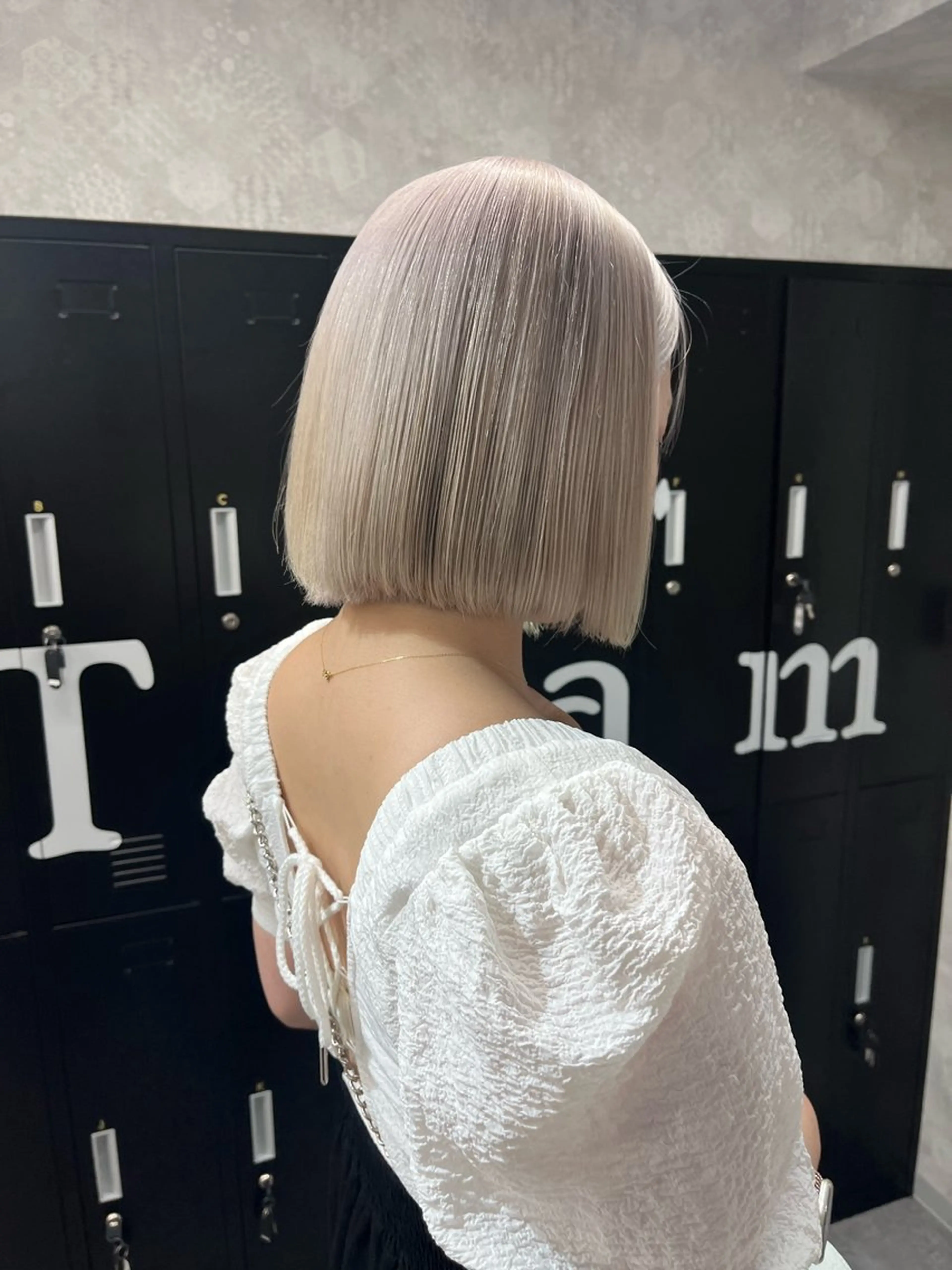 ショート カラー アッシュ アッシュグレー ベージュカラー ブリーチ ブロンド 【美髪ハイトーン】 髪質改善/大和🎀のヘアスタイル