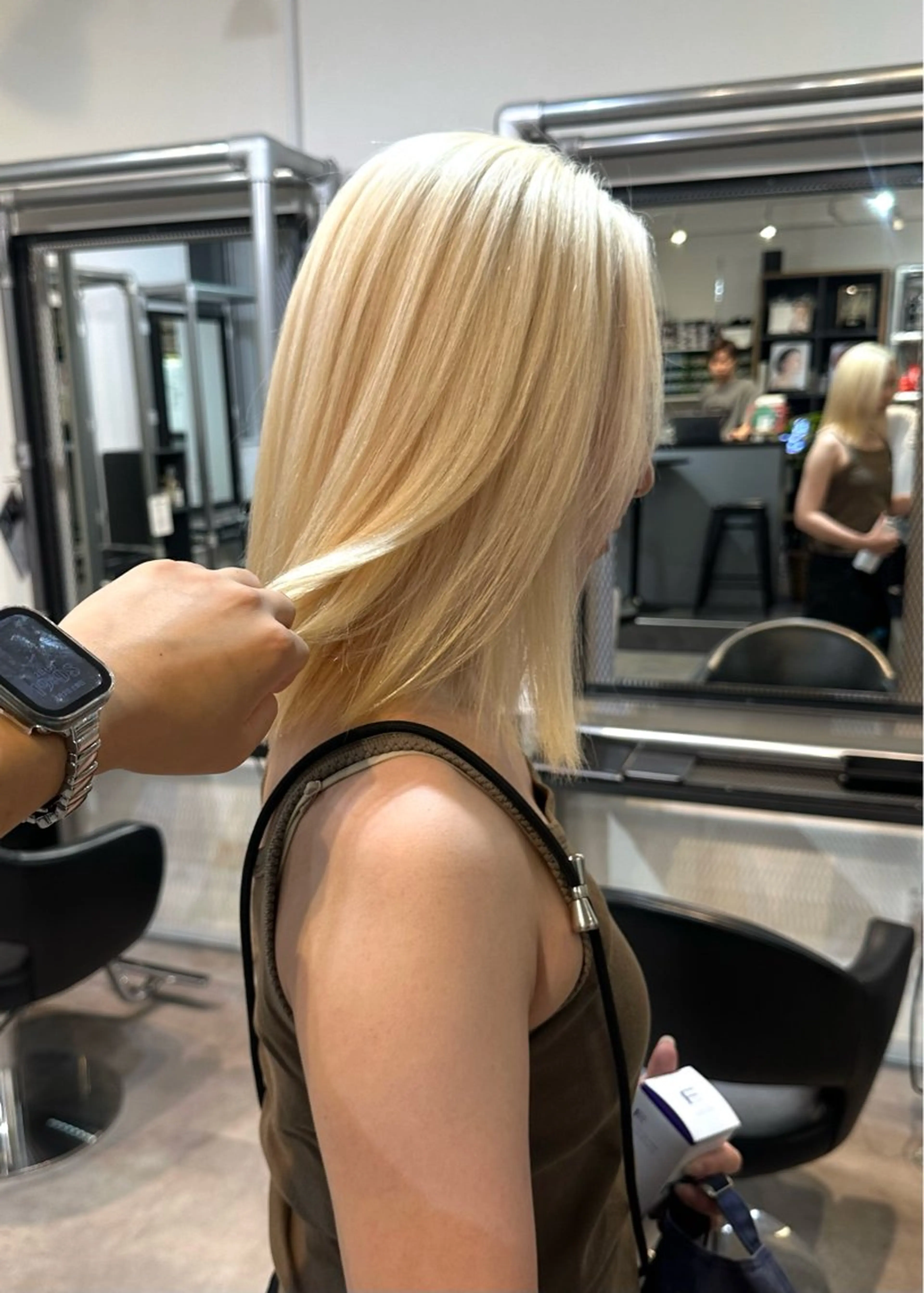 ミディアム ヘアカラー ﾚｲﾔｰ/ﾊｲﾄｰﾝ WAKANAのヘアスタイル