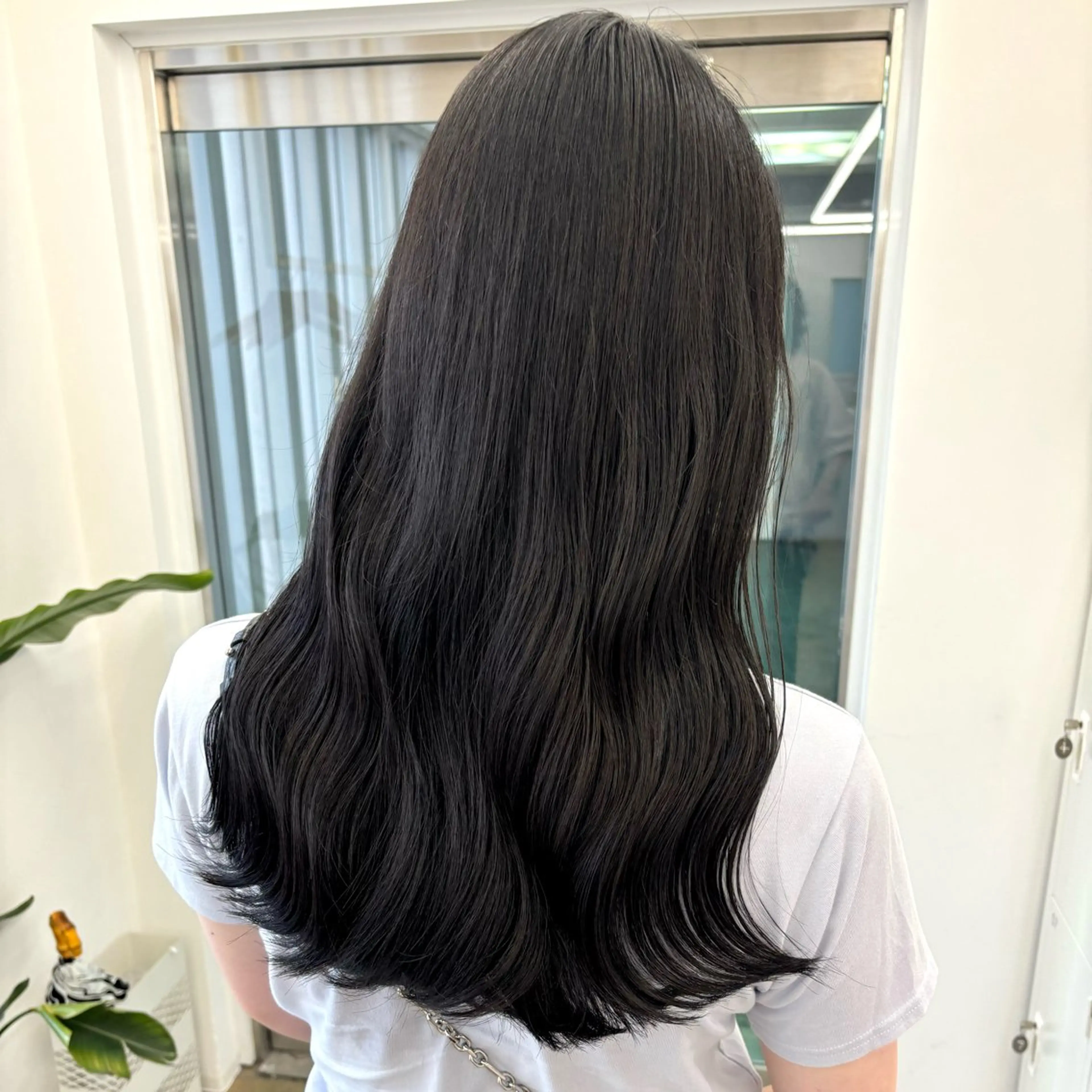 ロング カラー アディクシーカラー ブリーチ 透明感カラー カット ヘアカラー 肌に馴染む暗髪 梅田・増田のヘアスタイル