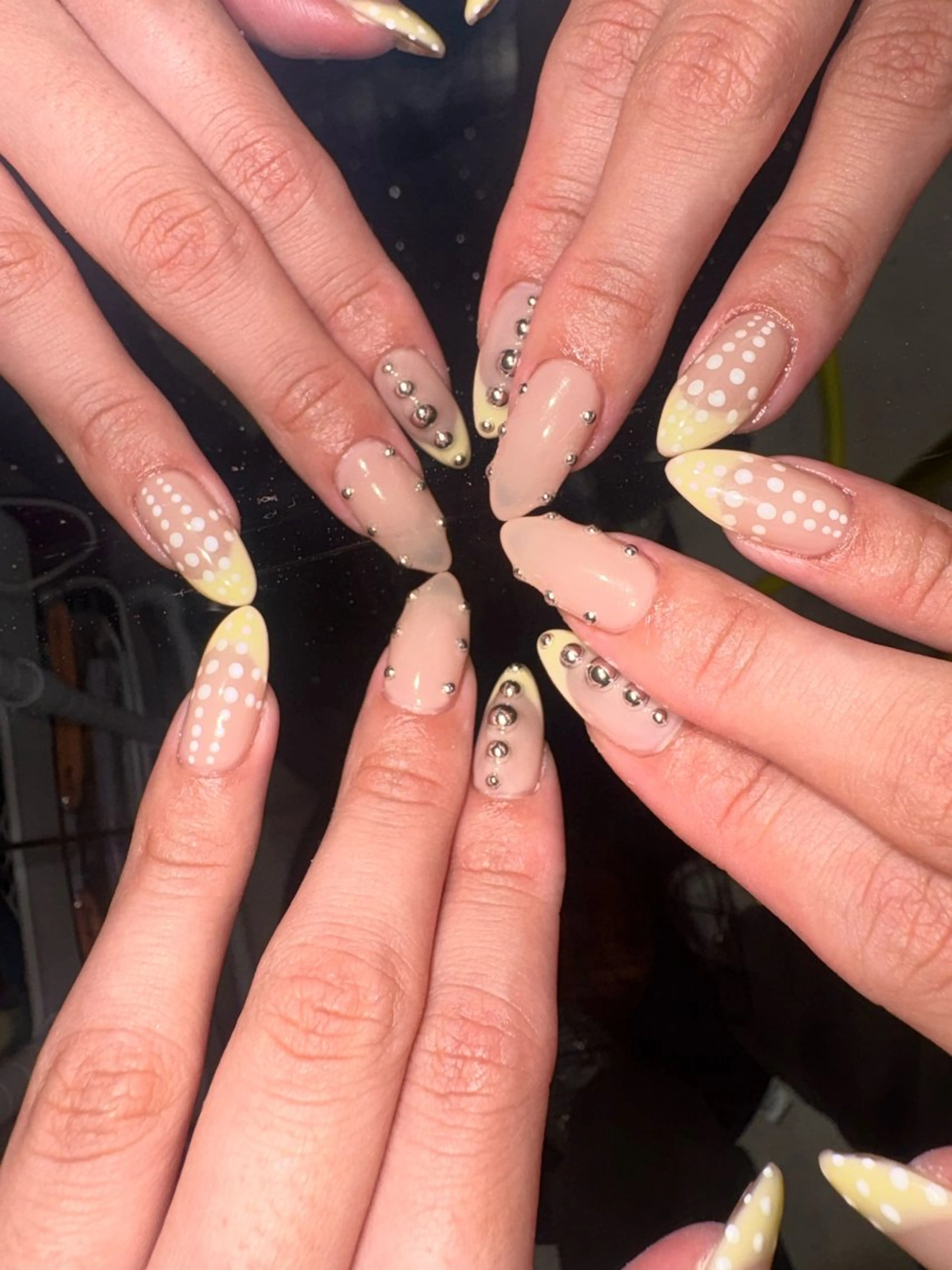 ネイル アートネイル ドット 春ネイル ハンドネイル 33nail✴️栄 スミレ❇️Gel-xのネイルデザイン