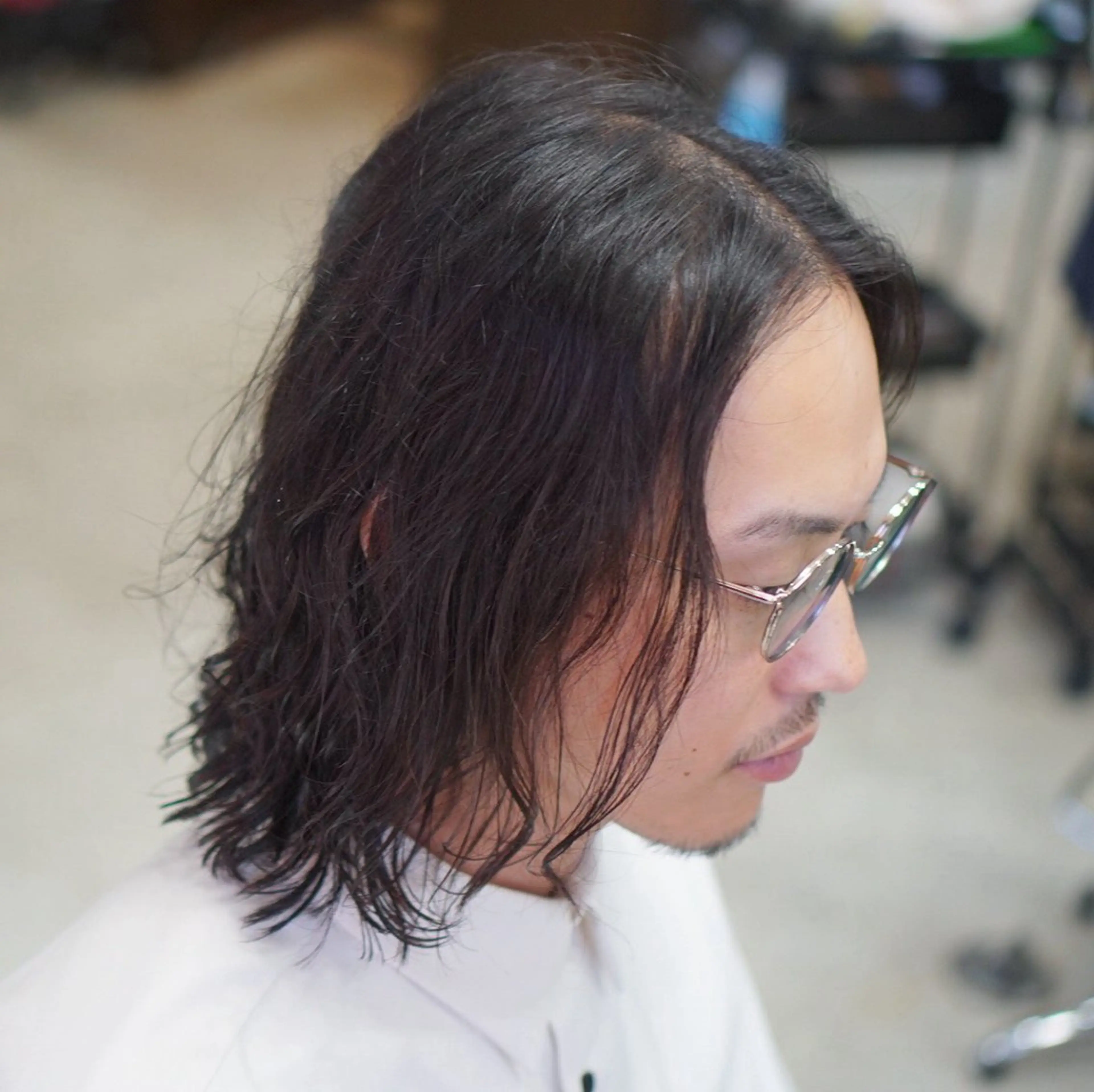 ミディアム パーマ メンズ ボブレイヤー ミディアムパーマ フェードカット メンズパーマ ボブ 中島 剛のヘアスタイル