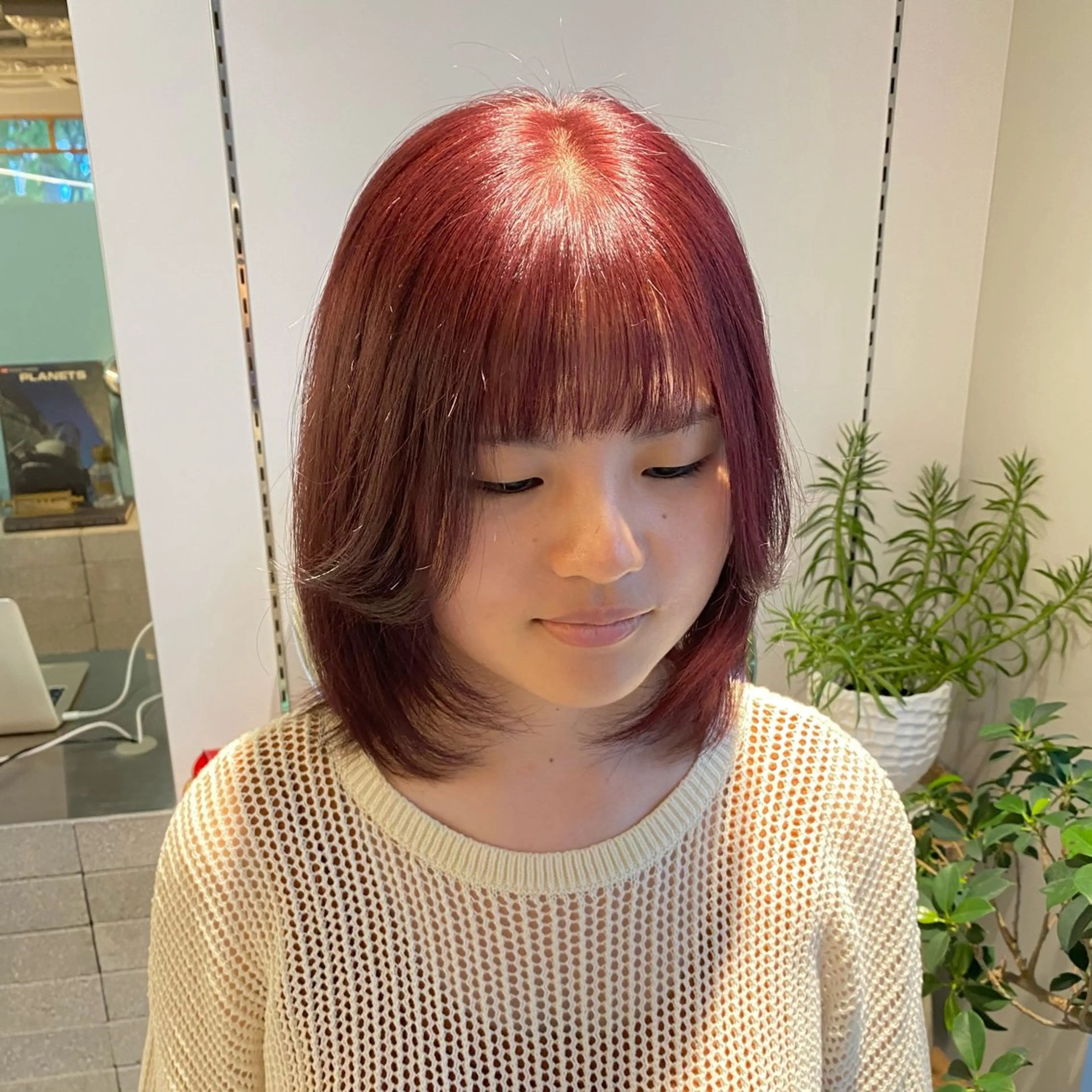 ミディアム カラー カシス ダブルカラー ピンクカラー カット ヘアカラー cipre シンモン チナリのヘアスタイル
