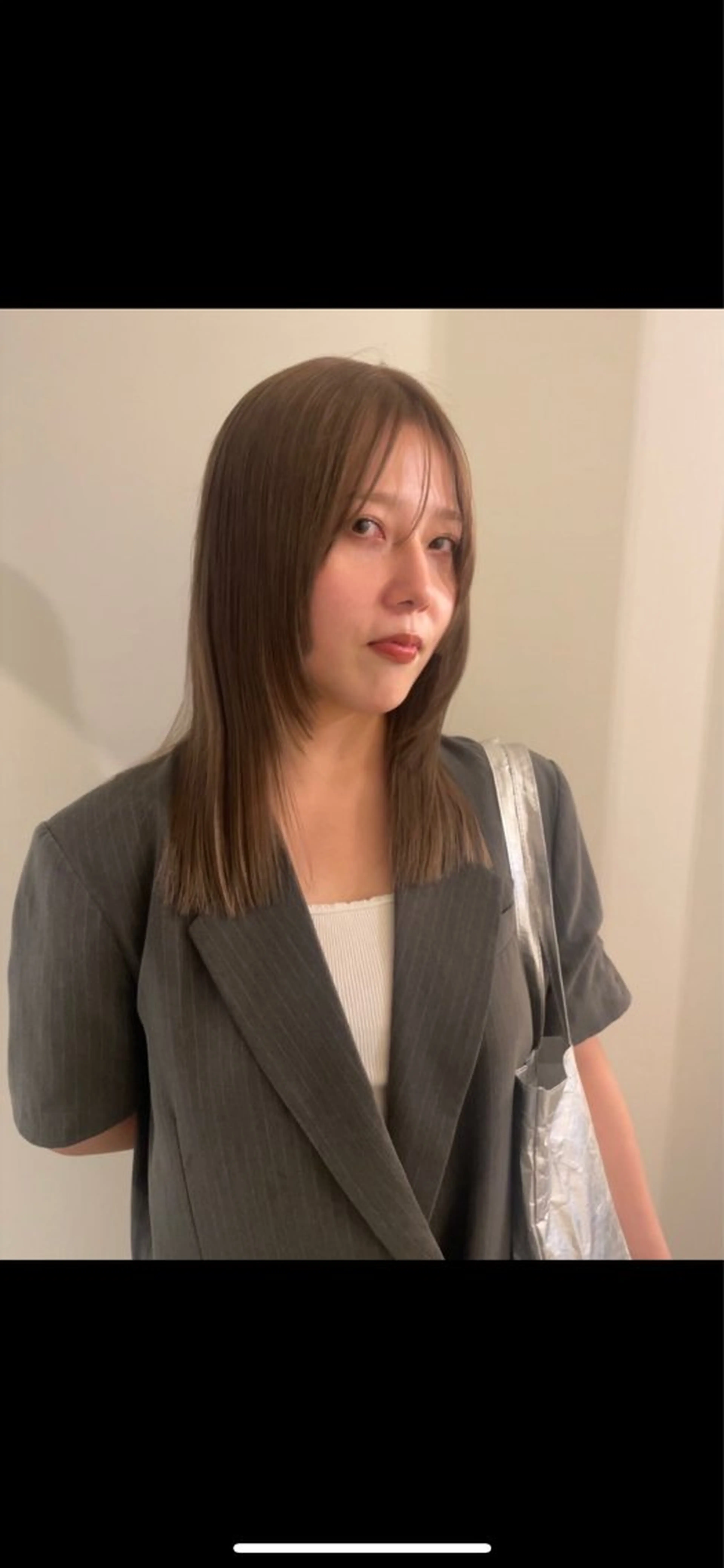 セミロング カラー ベージュカラー ブリーチ オリーブベージュ ヘアカラー 渋谷 留菜のヘアスタイル