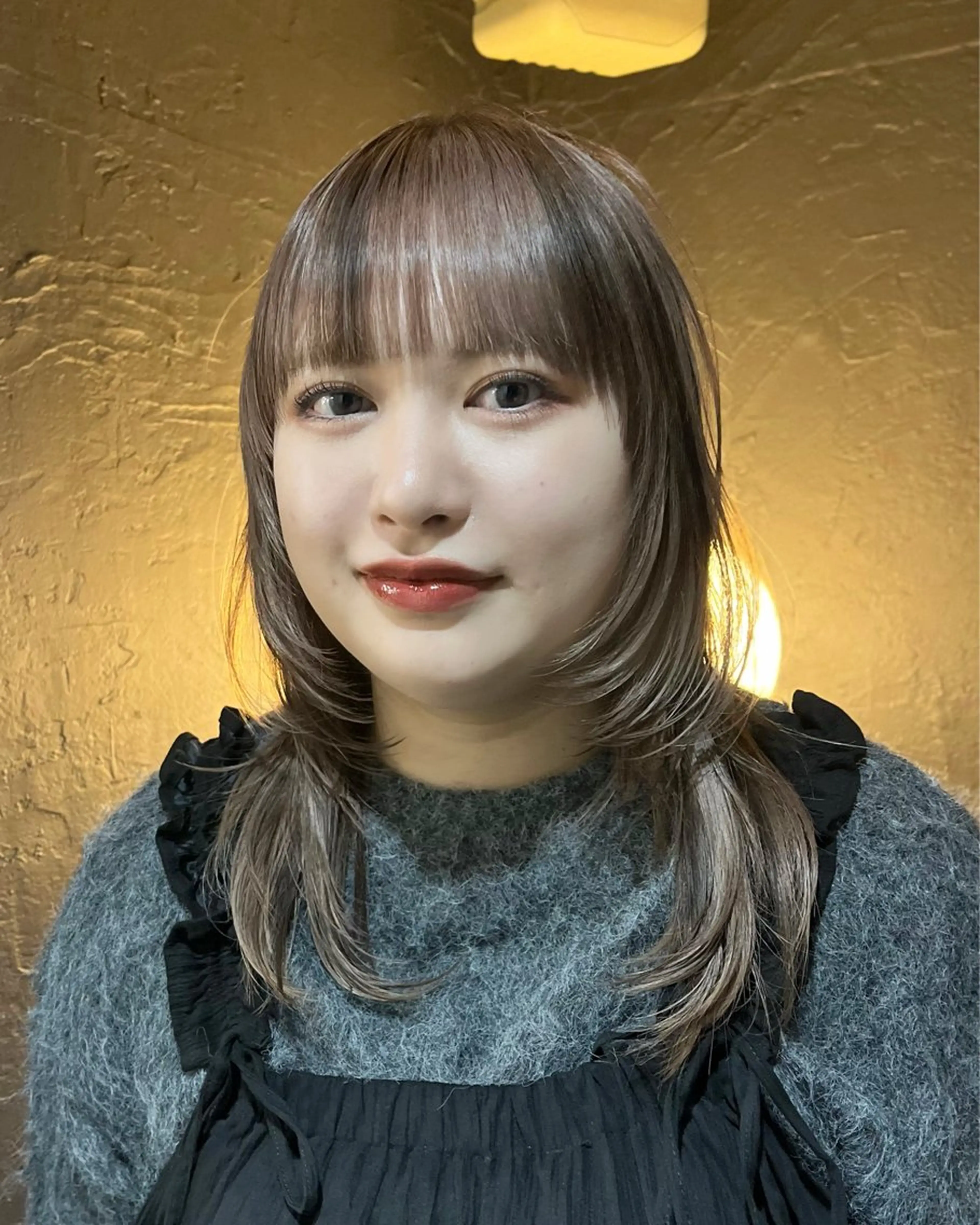 ミディアム カラー ブリーチ レイヤーカット 小顔カット ヘアカラー ✨艶々ケア カラー🎀ミカゼのヘアスタイル