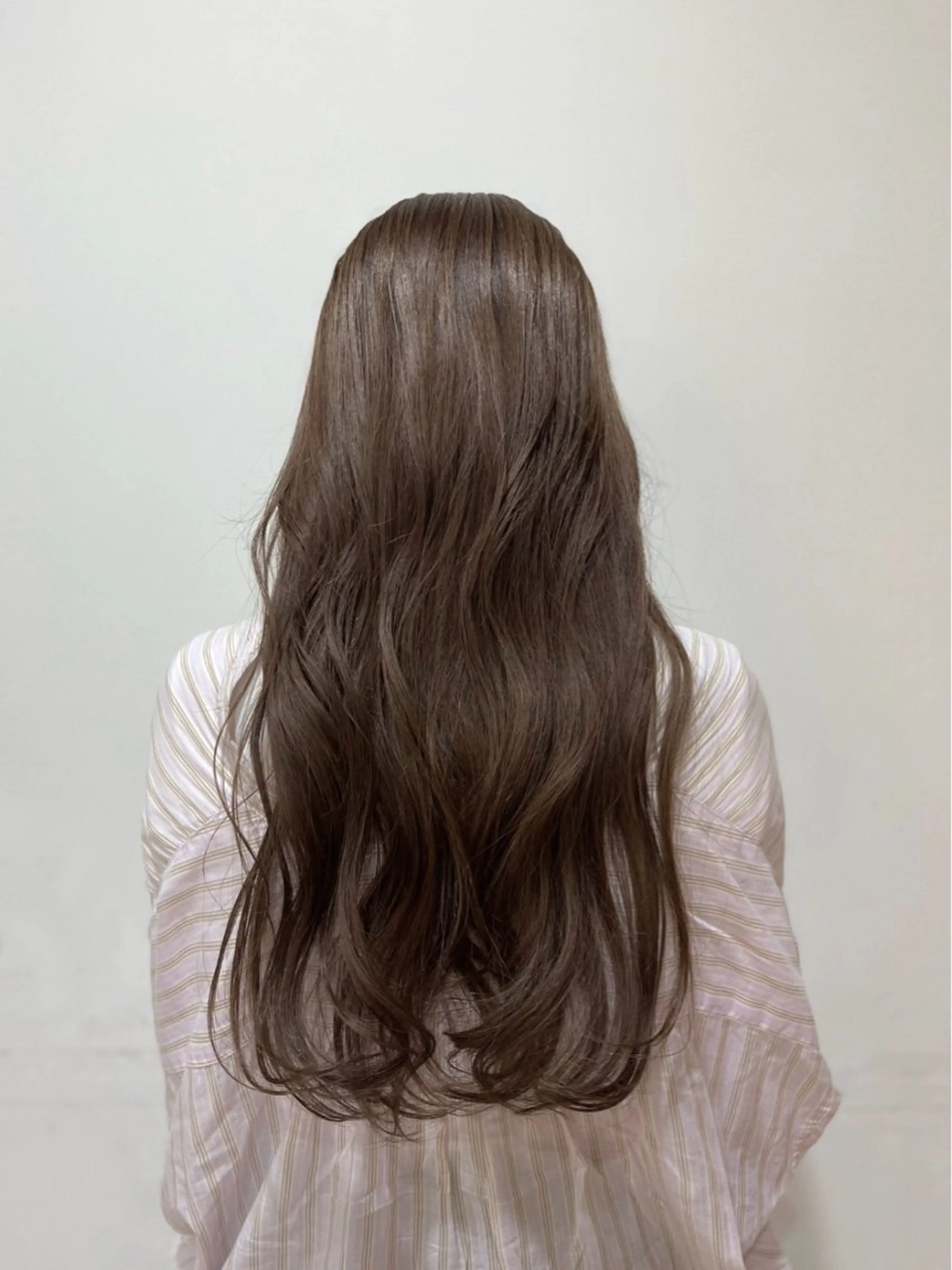 ロング カラー ベージュカラー オリーブベージュ カット ヘアカラー トリートメント 透明感カラー／ 艶感カラー／RAMUのヘアスタイル