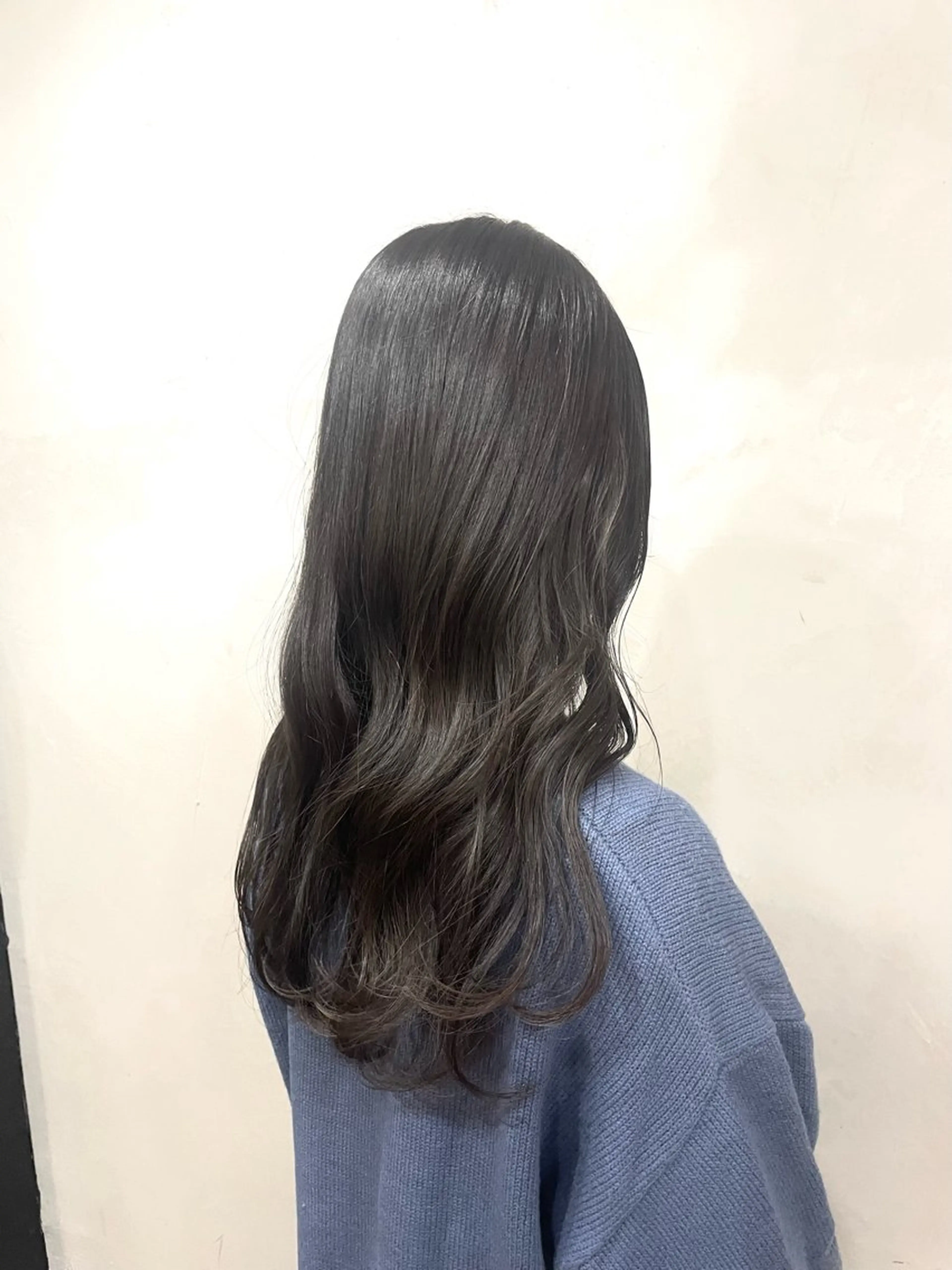 ロング カラー アディクシーカラー アッシュ アッシュグレー アッシュグレージュ グレージュ カット ヘアカラー トリートメント 赤み消しカラー/透 明感カラー/有吉優香のヘアスタイル