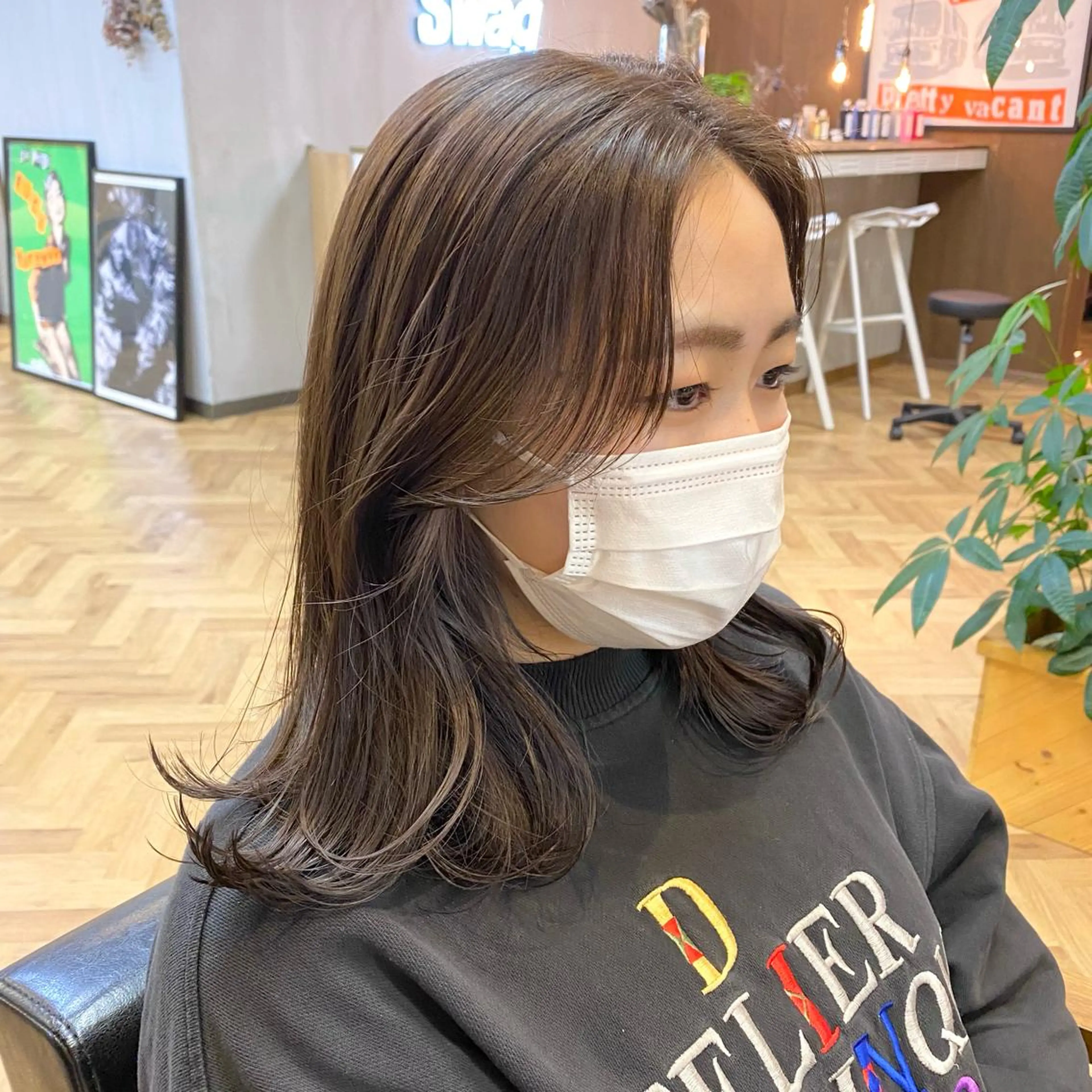 セミロング カラー パーマ ヘアアレンジ メンズ キッズ ネイル マツエク・マツパ カット ヘアカラー トリートメント 前川 朋香のヘアスタイル