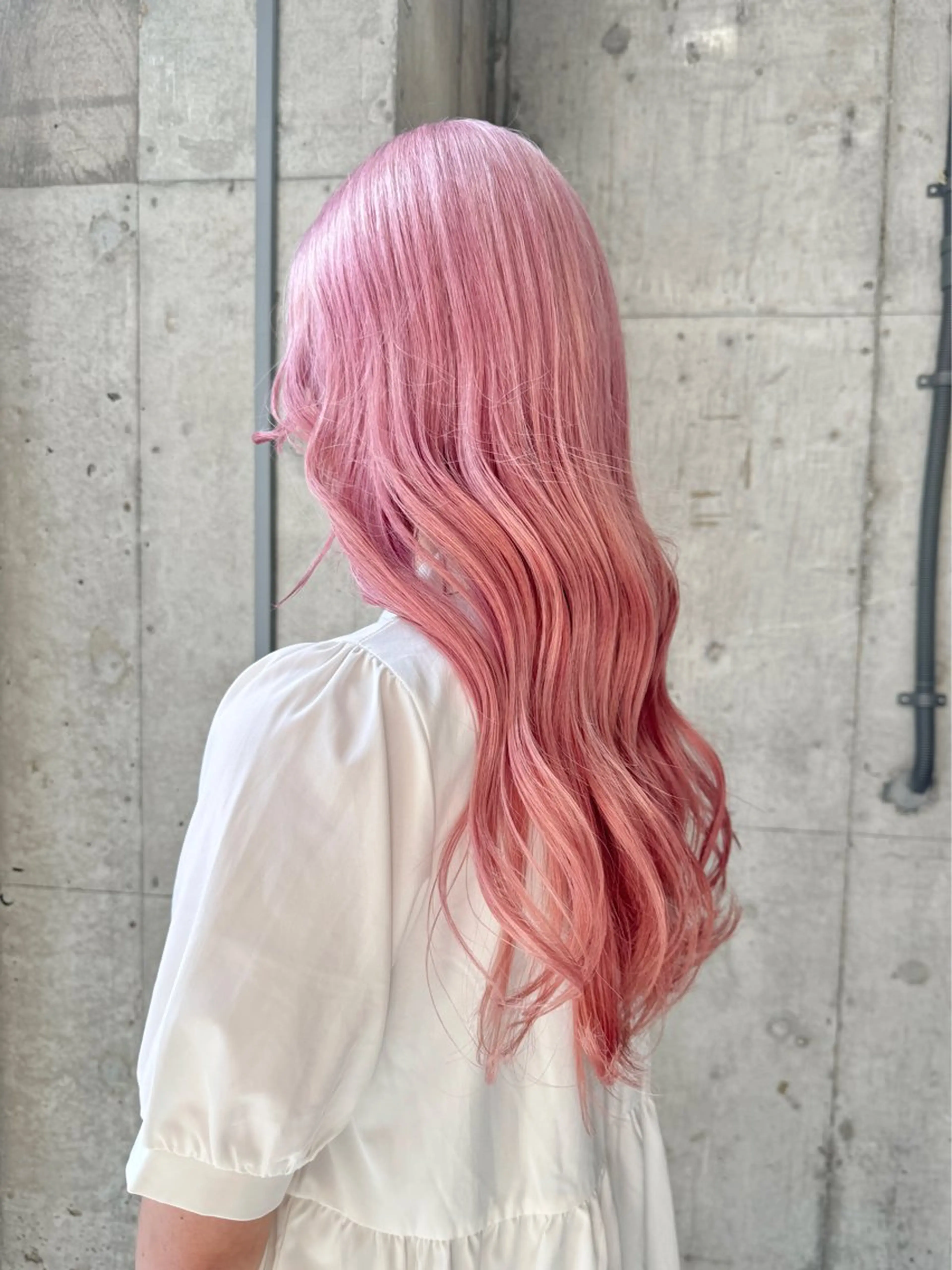 ロング カラー ブロンド ピンクカラー 切りっぱなしボブ/ ブリーチカラー/大塚のヘアスタイル