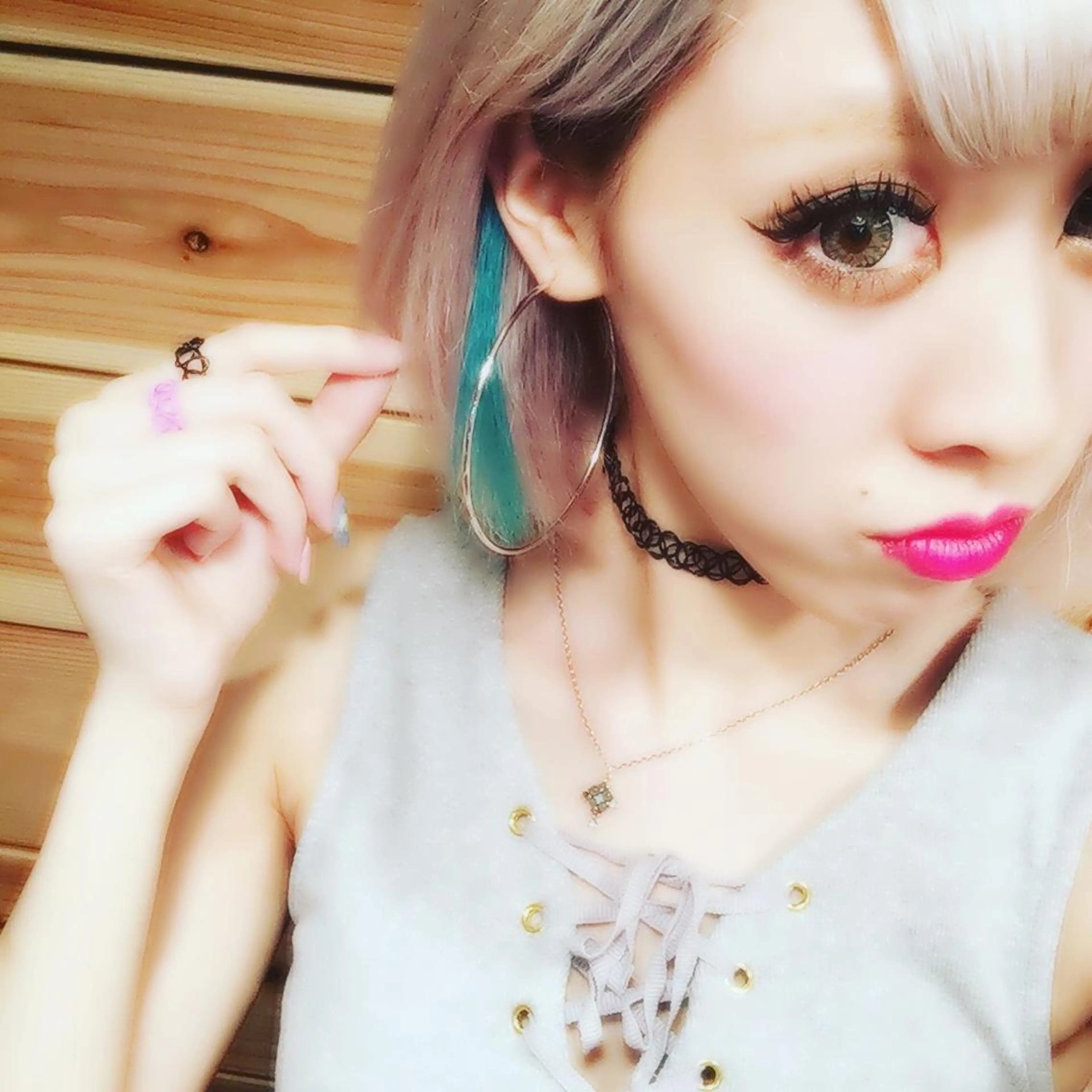 ミディアム カラー アッシュ インナーカラー ホワイトアッシュ skin所属・中村 梨沙のマツエク・マツパデザイン