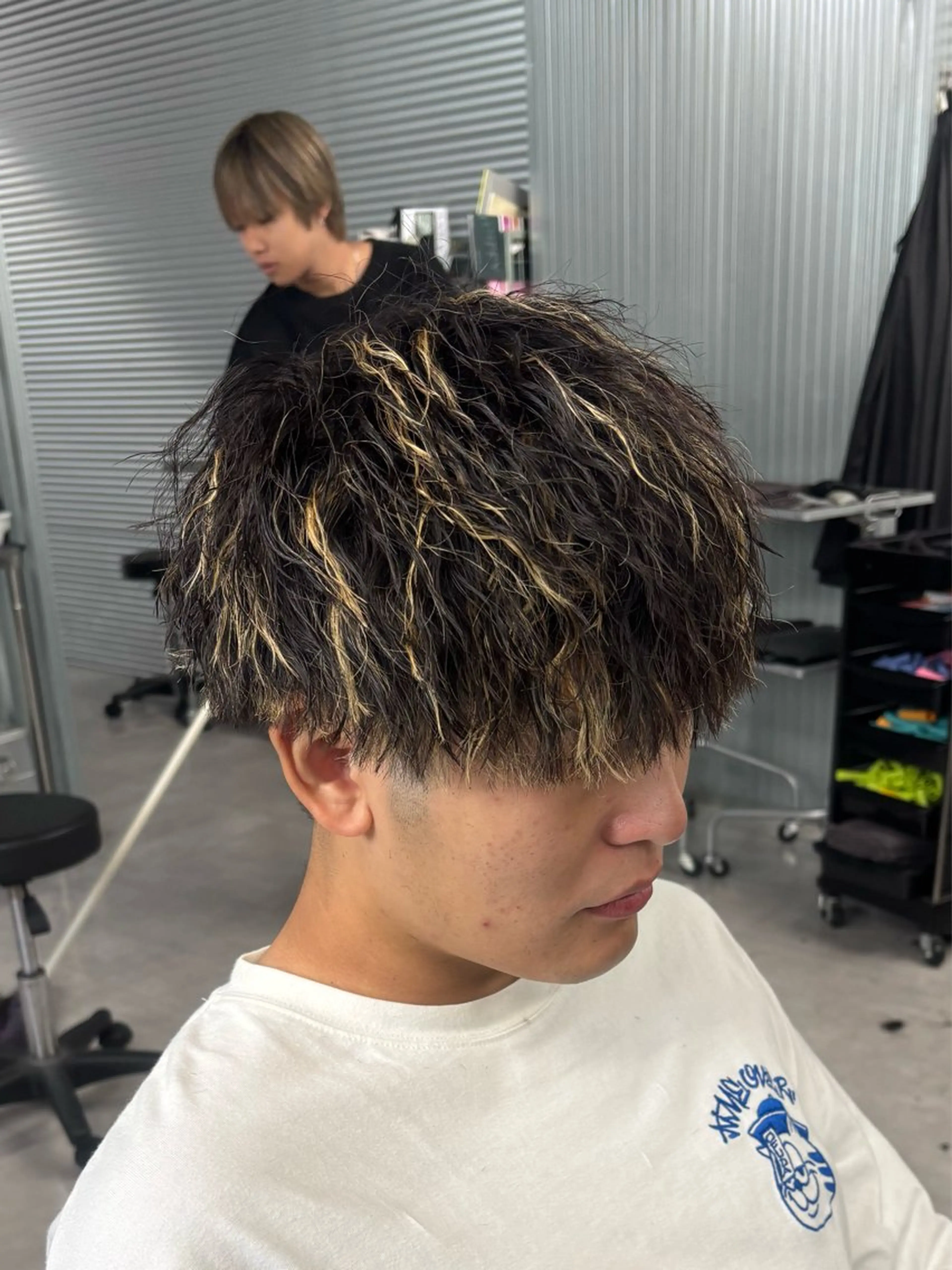 パーマ メンズ メンズパーマ メンズツイストパーマ ツイストパーマ カット パーマ トリートメント 波巻き/ツイスパ/ 短髪/鈴木俊也のヘアスタイル