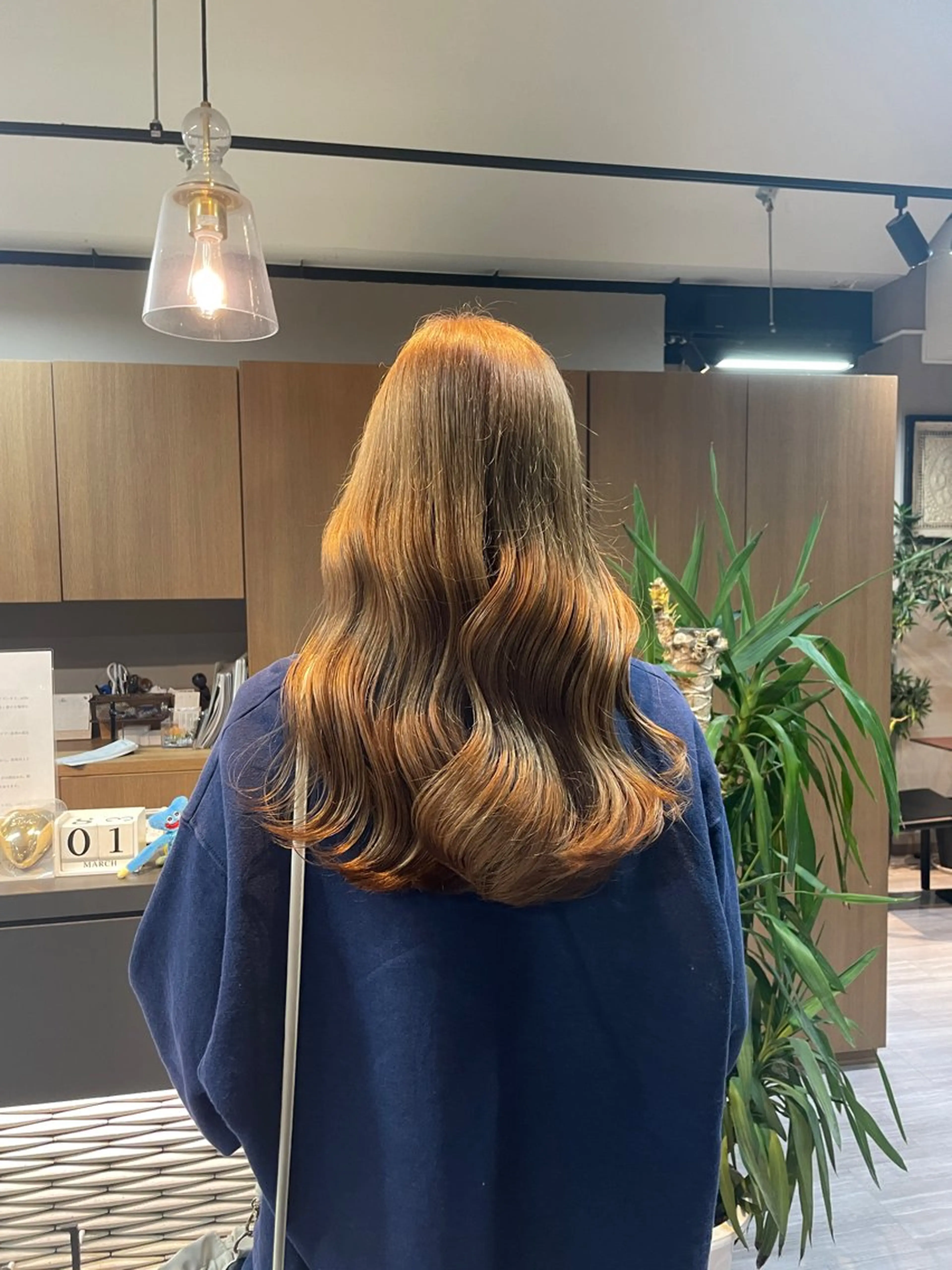 ロング カラー ベージュカラー ブリーチ ミルクティーベージュ マキノ キョウカのヘアスタイル
