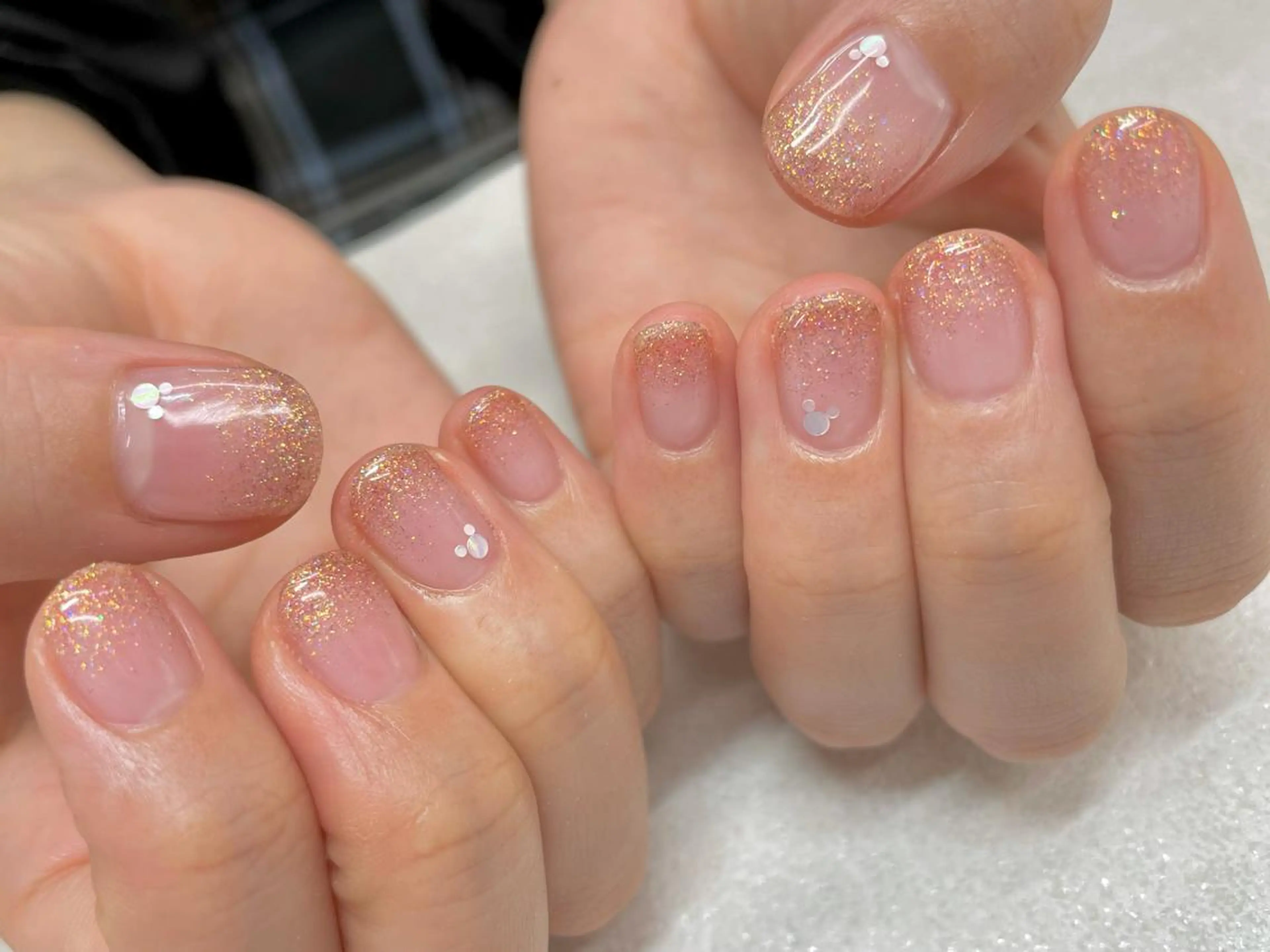 ネイル ホログラムネイル ラメ(グリッター) ラメグラデーション ショートネイル ハンドネイル nail salon Aymのネイルデザイン