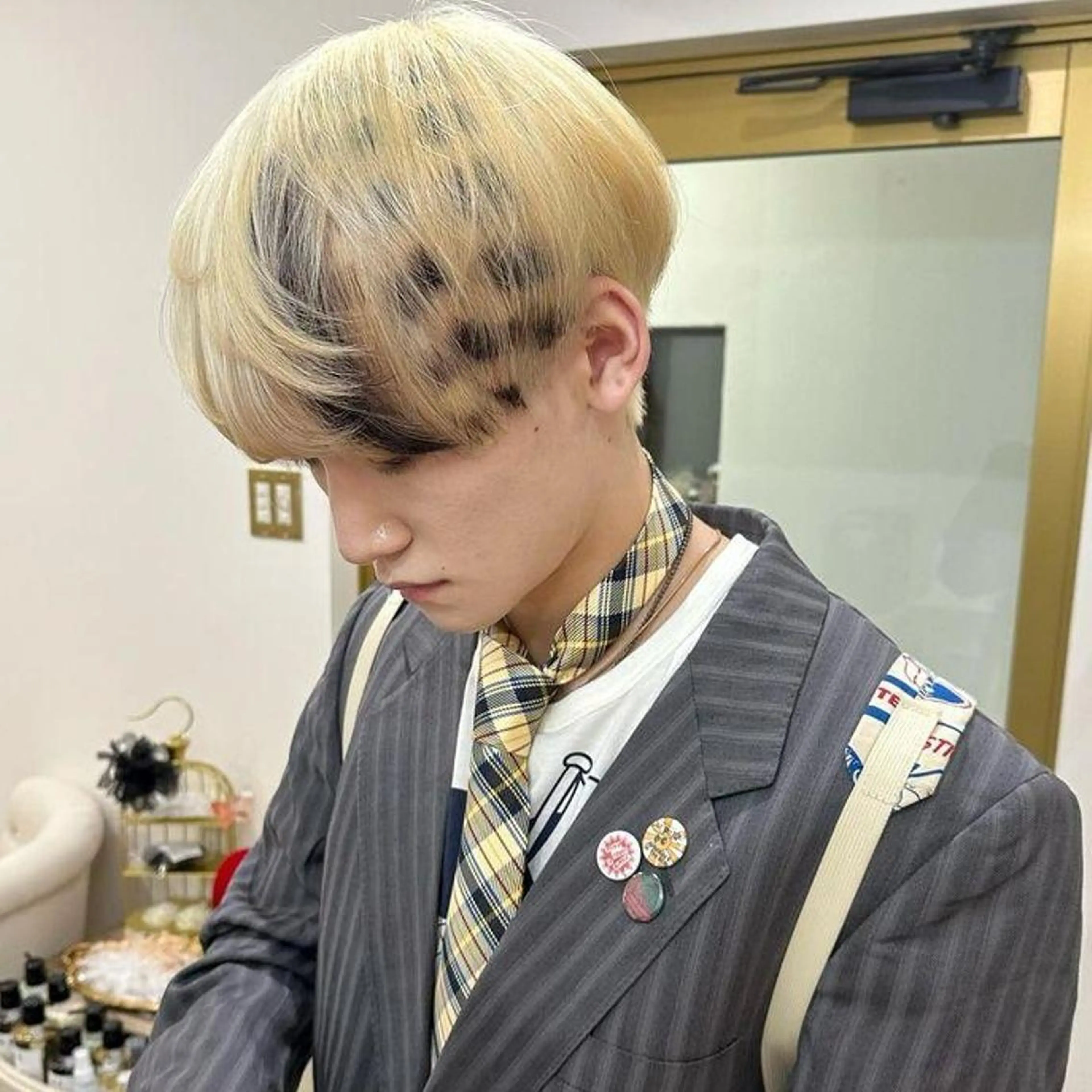 ショート メンズ カラー メンズブリーチ 黒髪 ブリーチ ブロンド デザインカラー ORIKA 美容室のヘアスタイル