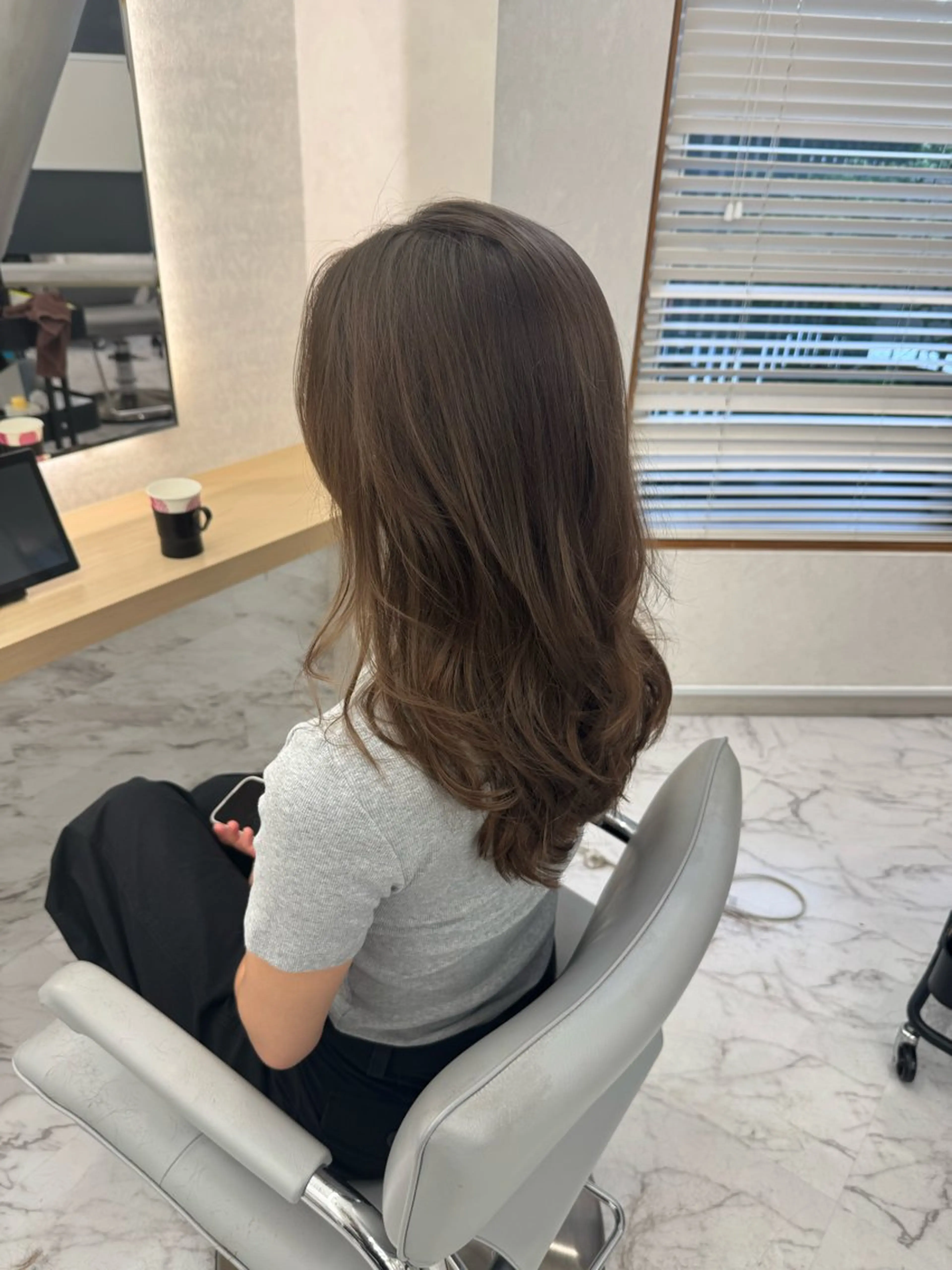 セミロング カラー グレージュ オリーブグレージュ オリーブグレー 酒井 俊紀のヘアスタイル