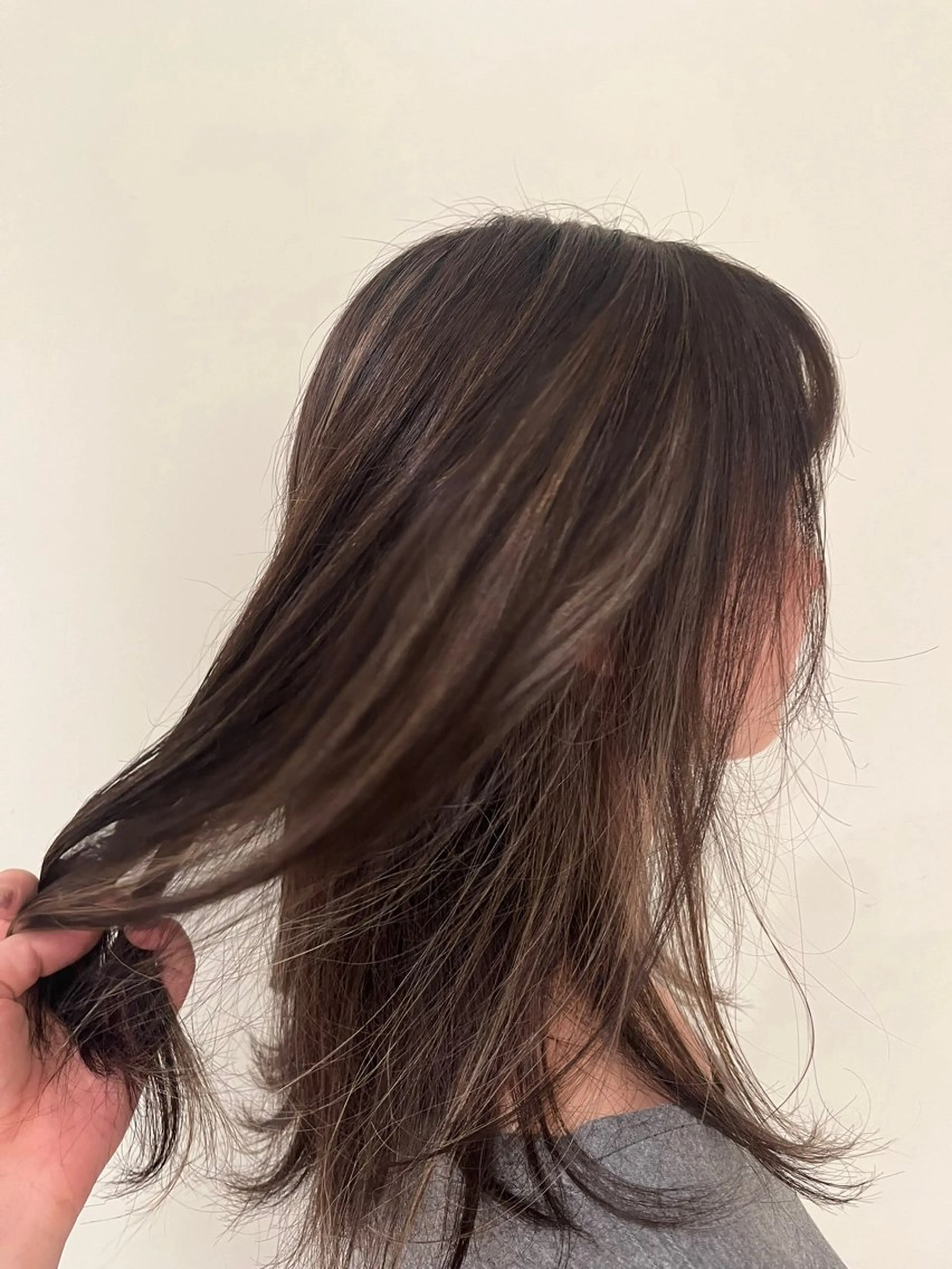 カラー チク ホノカのヘアスタイル