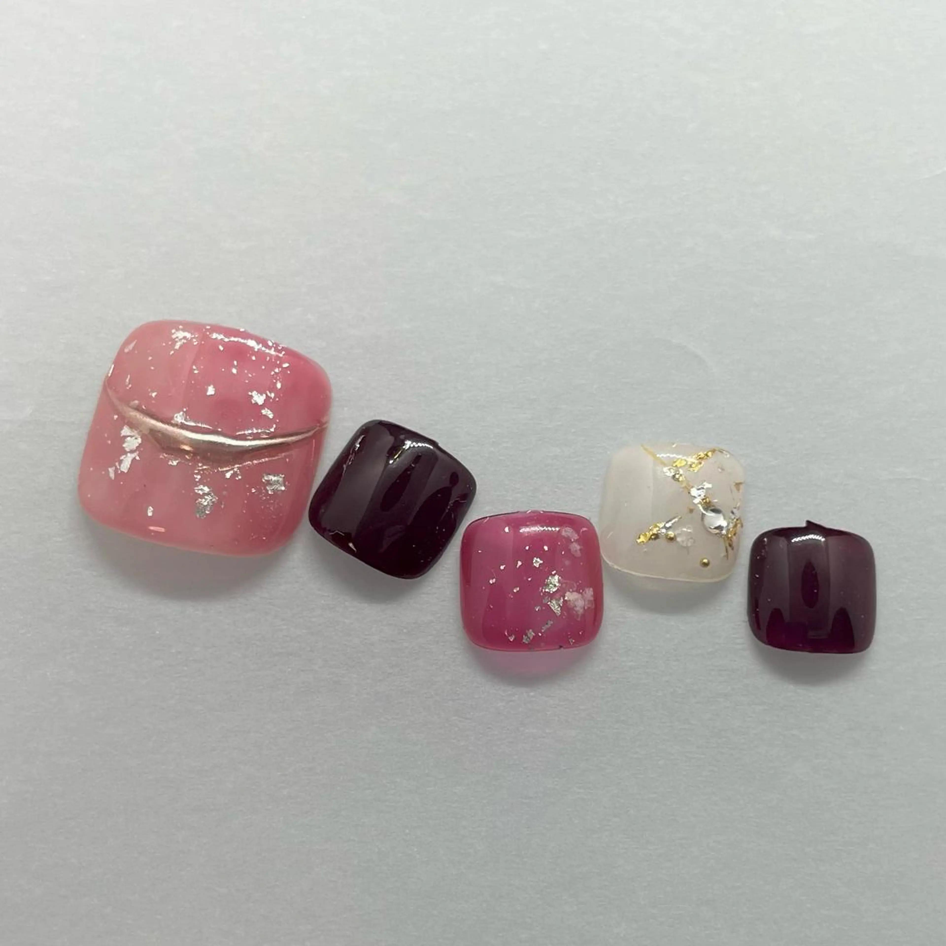 ネイル アートネイル 長さ出し フットネイル マグネットネイル ミラーネイル フットネイル A85G ayakoのネイルデザイン