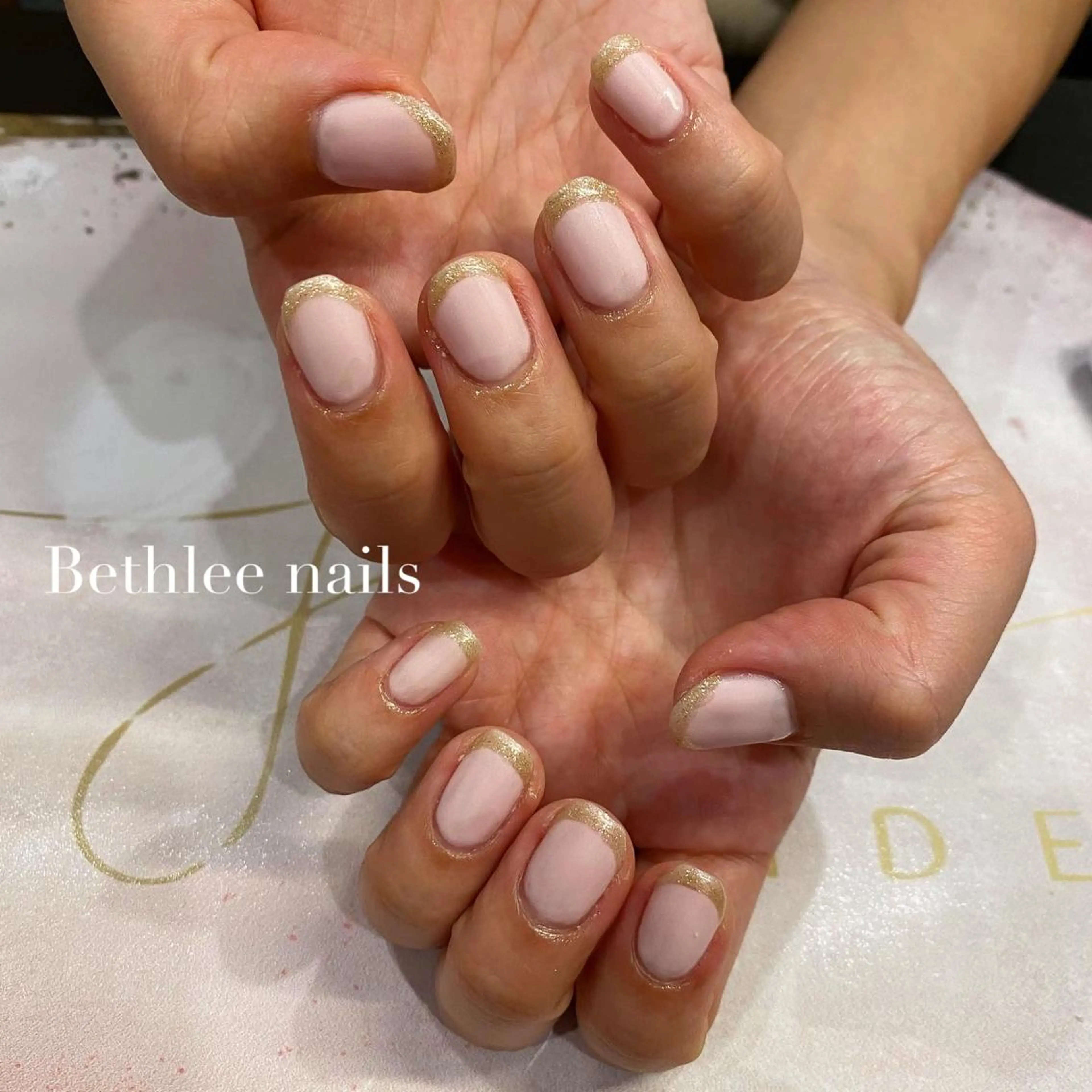 ネイル ゴールド マットネイル ピンク ハンドネイル Bethlee nailsのネイルデザイン